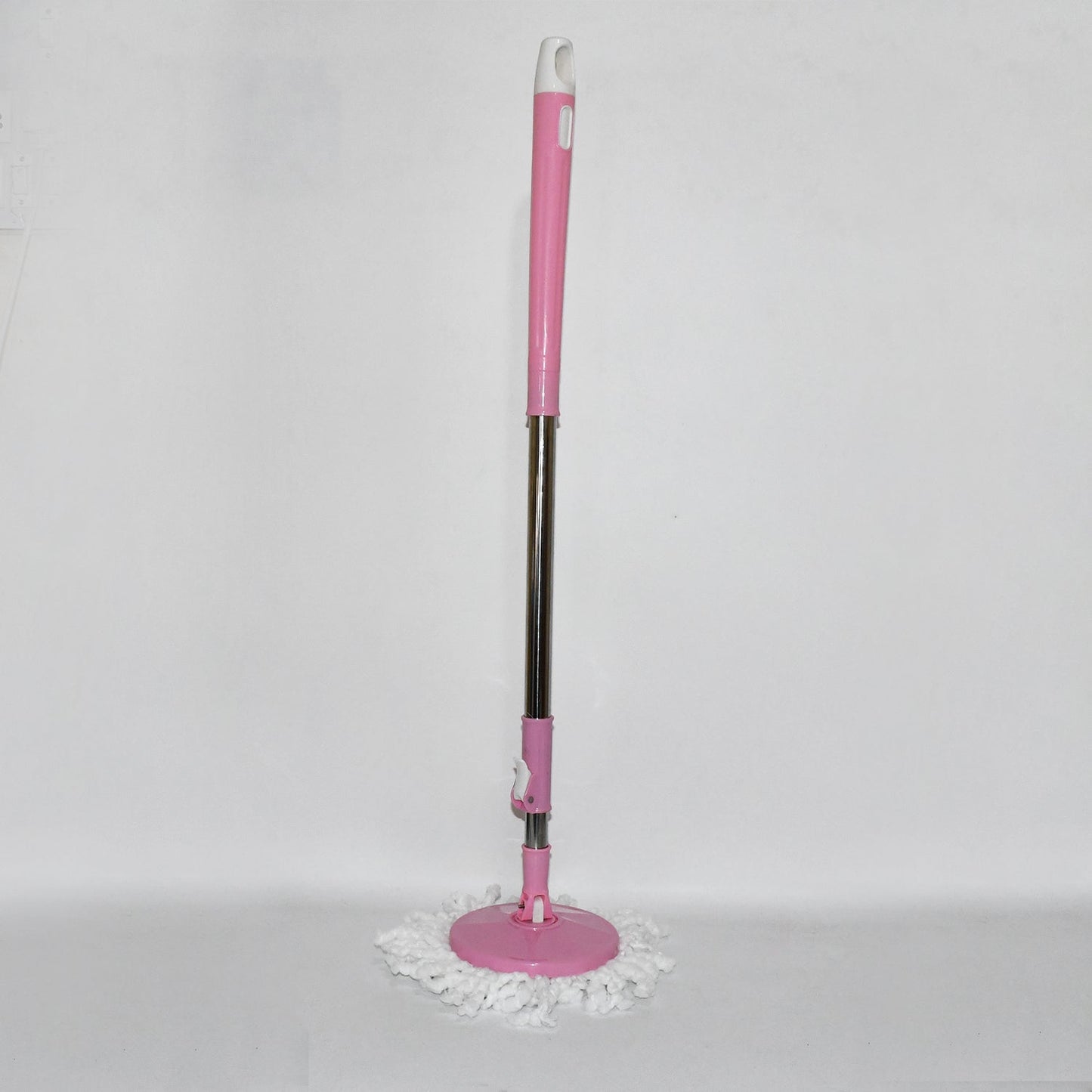 Mop handle featuring a convenient twist-lock system for easy wringing.