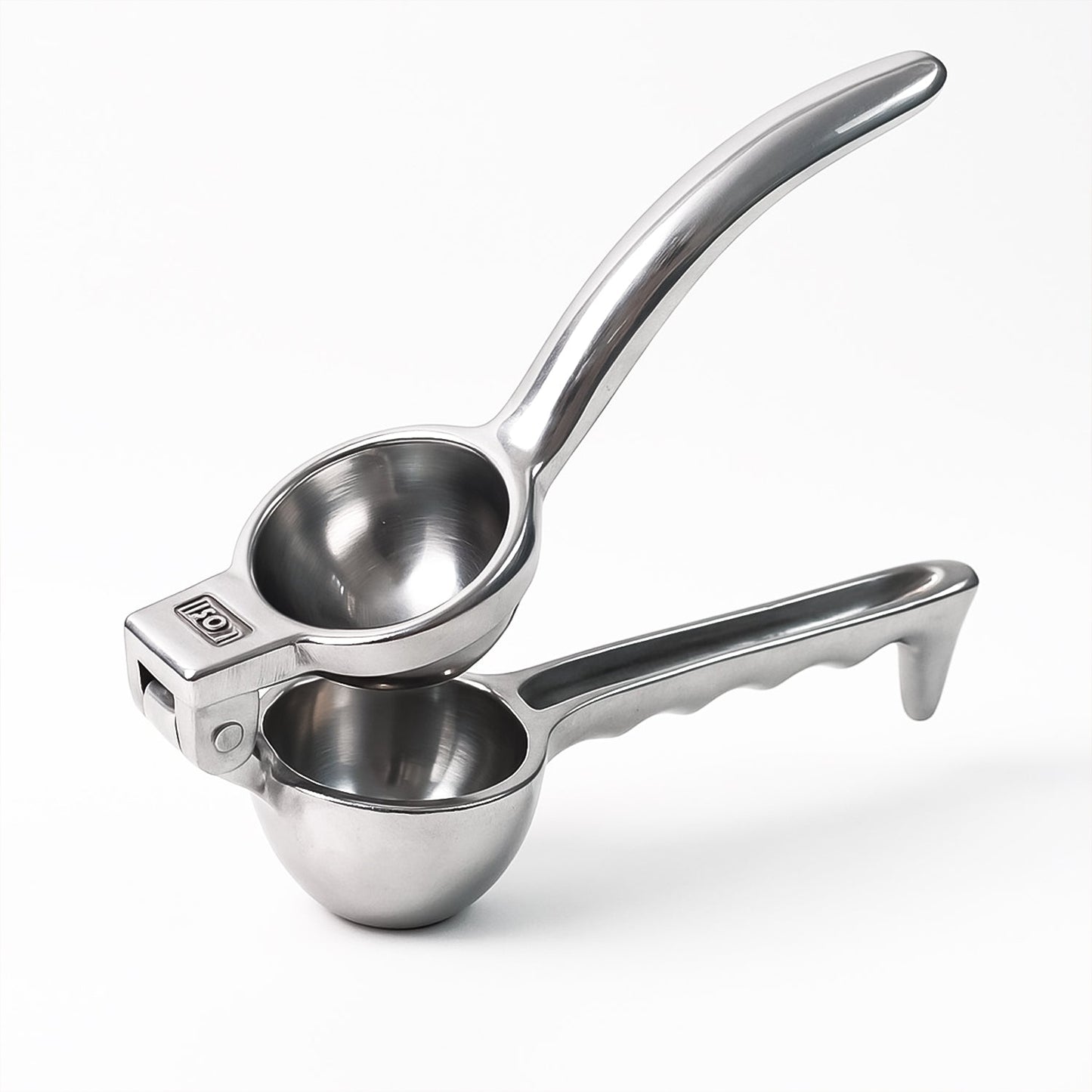 Manual juicer with large bowl capacity for citrus fruits