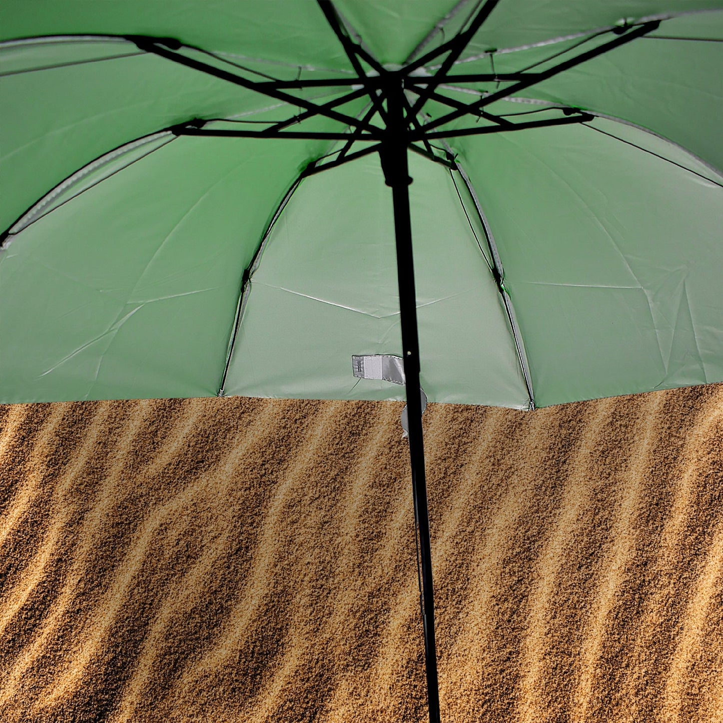 Ergonomic handle and sturdy frame of the windproof travel umbrella.
