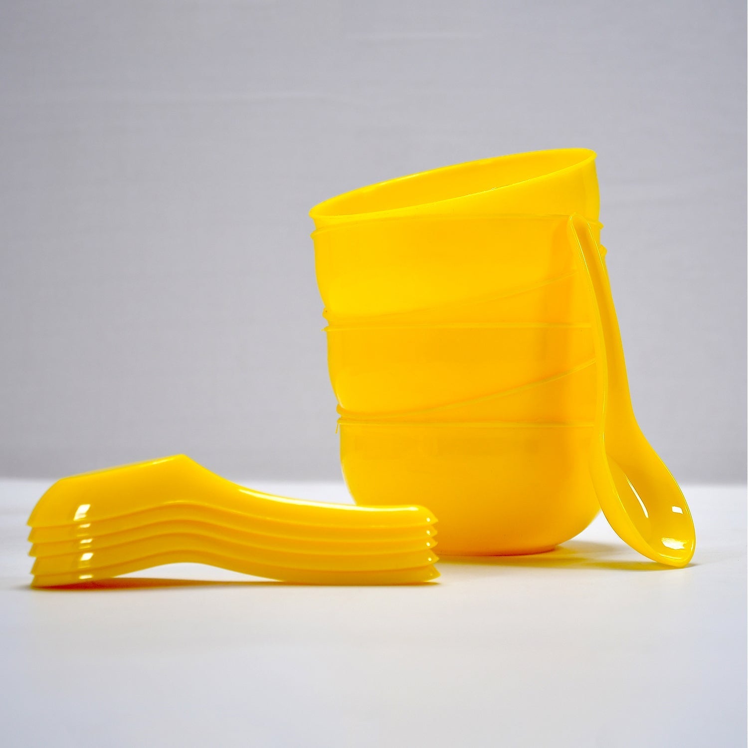Close-up of a single plastic soup bowl and matching spoon from the 6-piece CookAura set.
