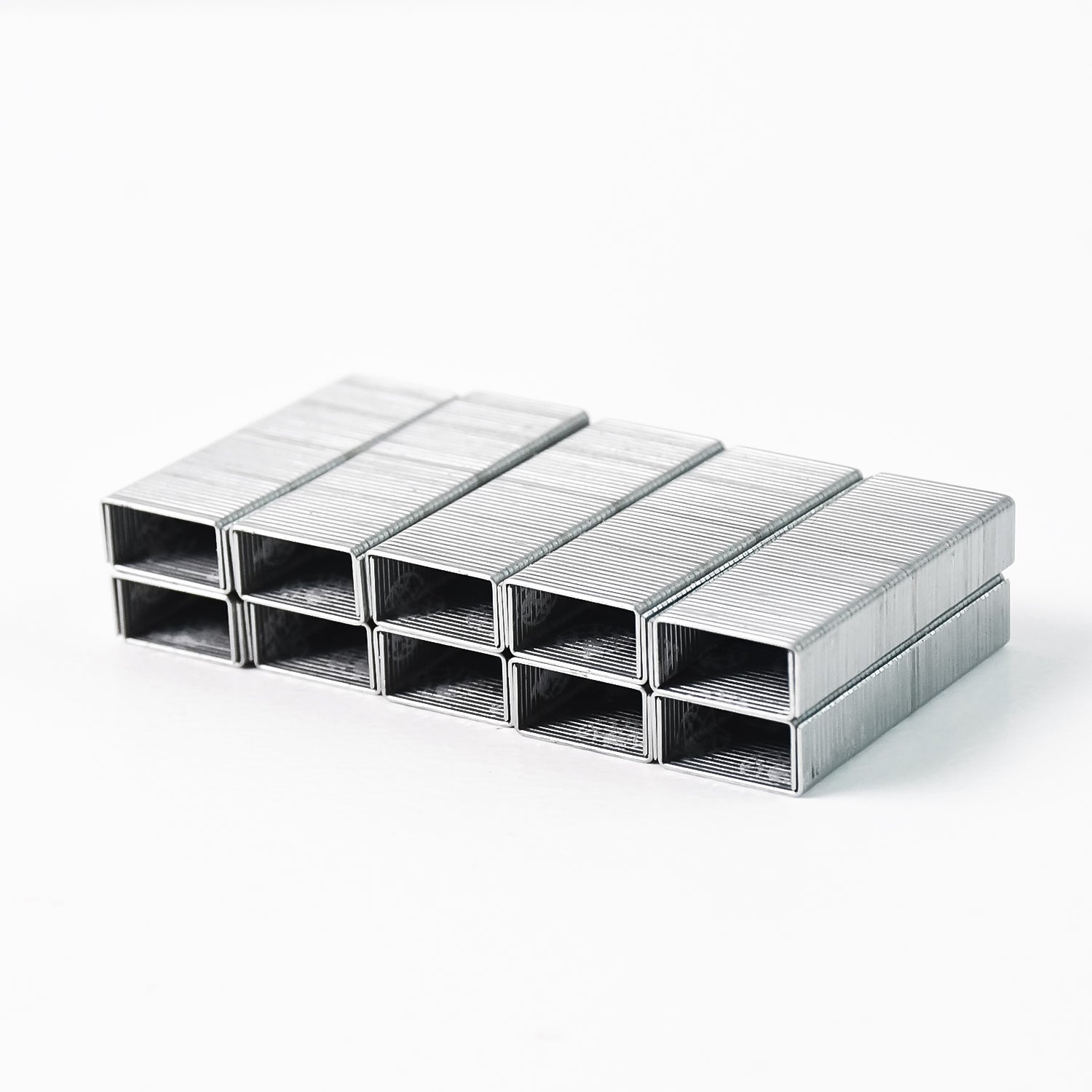 Rust-resistant galvanized steel staples for office, school, and home use