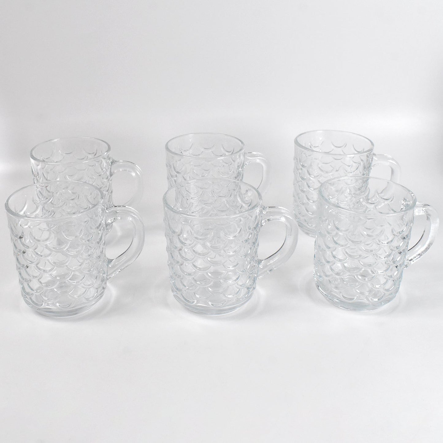 High-quality lead-free glass construction of the durable drinkware set.