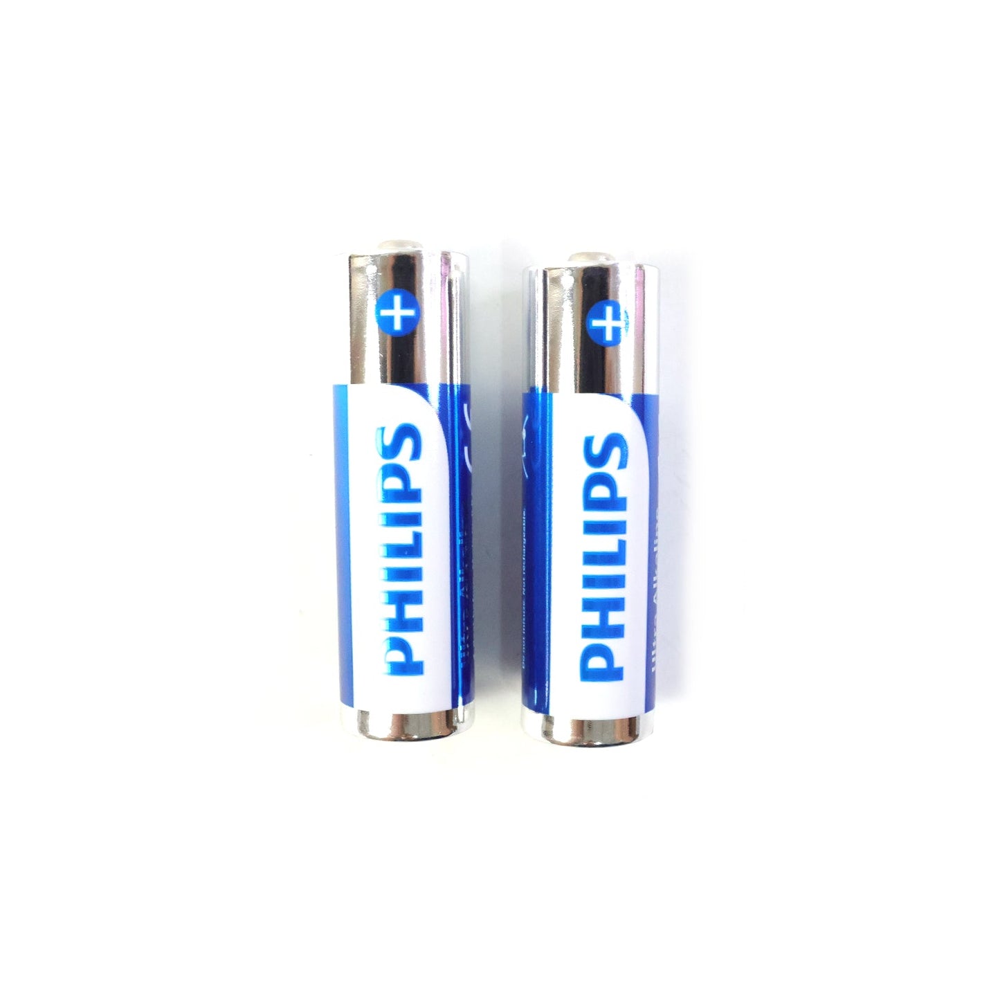 Pair of AA ultra alkaline batteries for everyday electronics