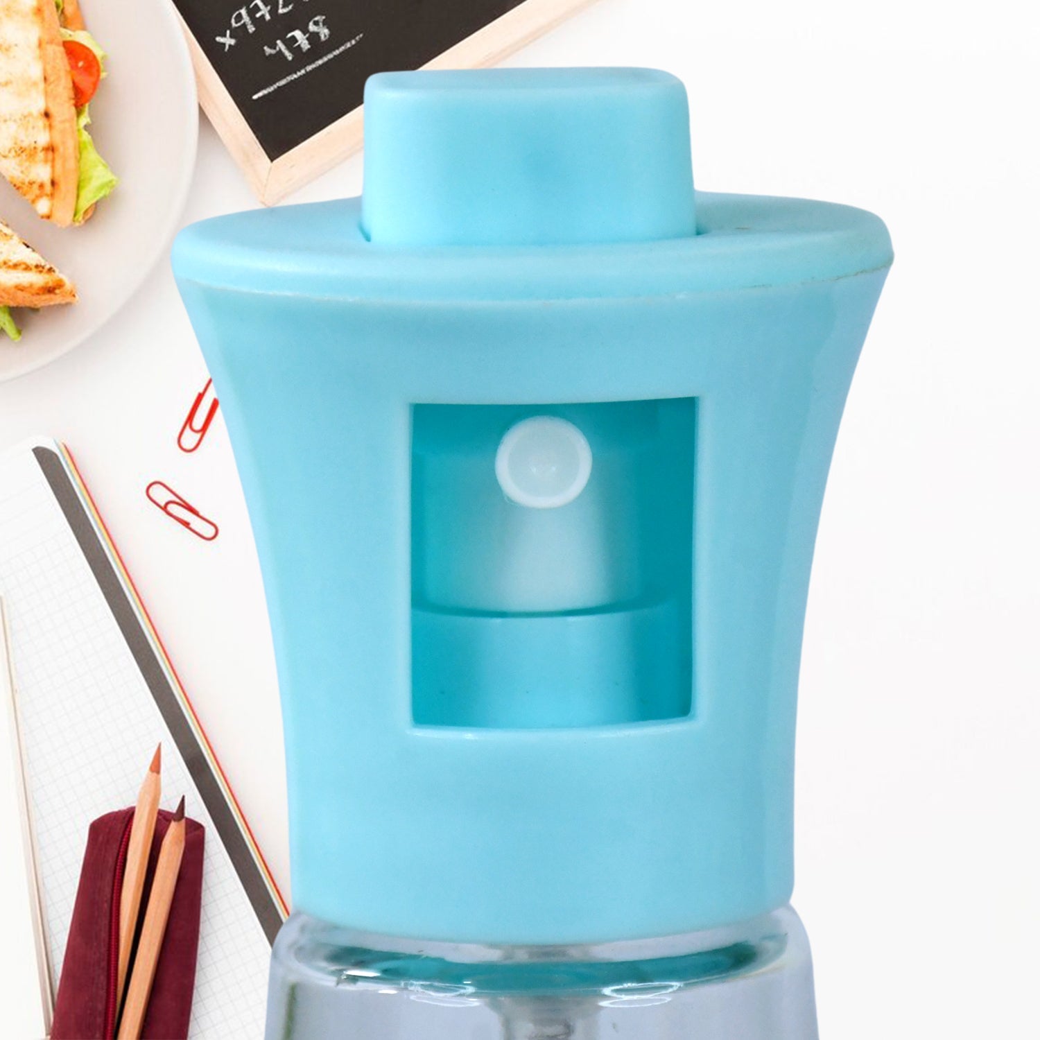 Eco-friendly, BPA-free oil sprayer bottle, highlighting its safe and sustainable materials.