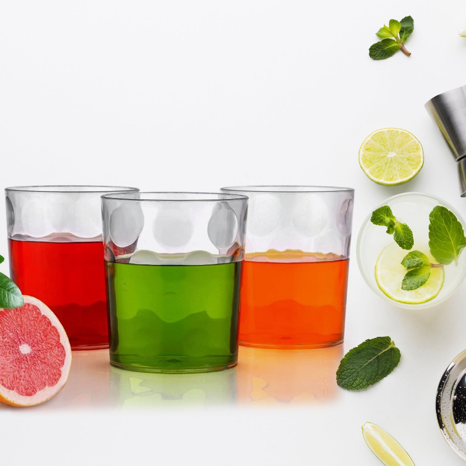 Ergonomic design of the TableNest unbreakable drinking glass for comfortable grip.