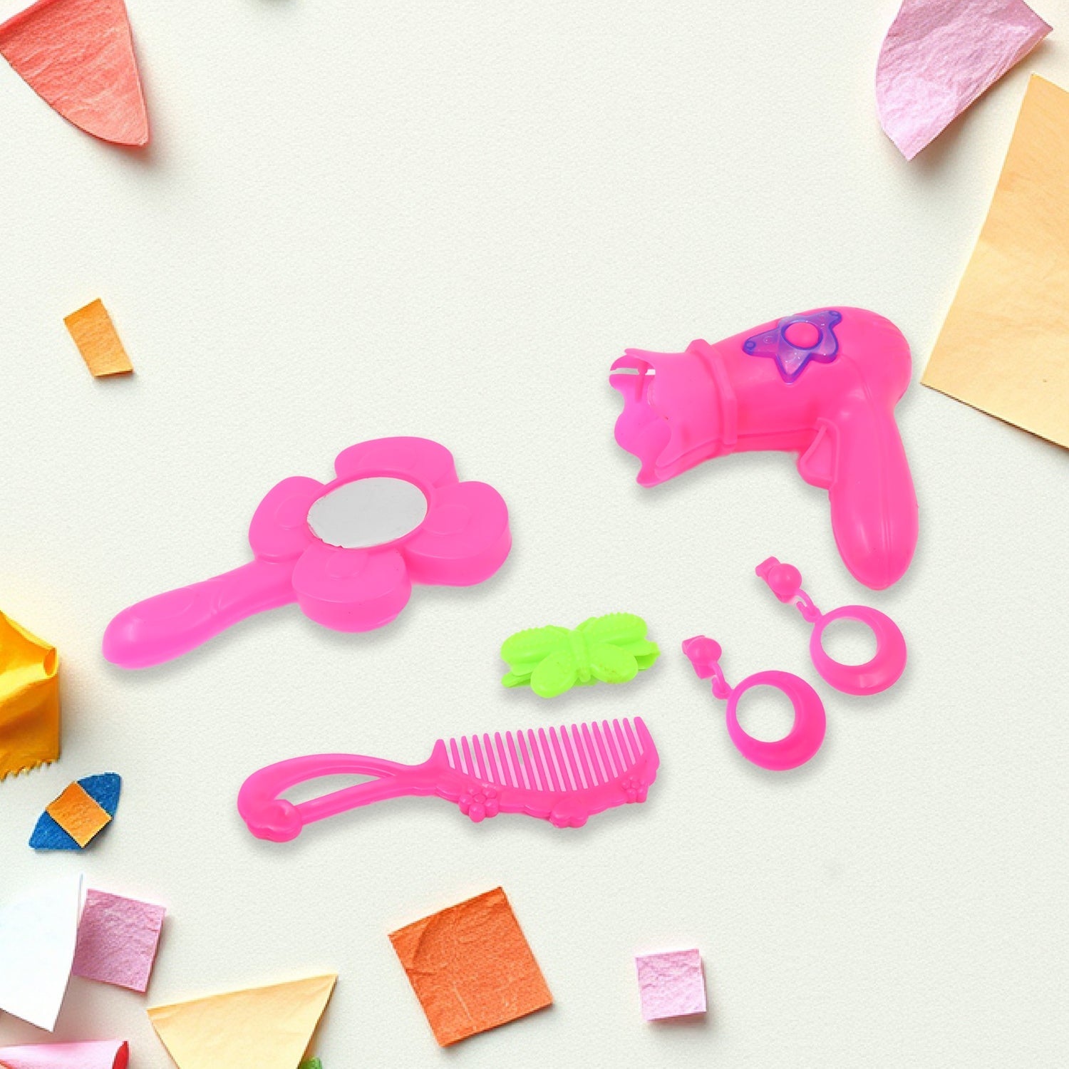 Close-up of the girls' fashion toy set accessories, including pretend lipstick and mirror.