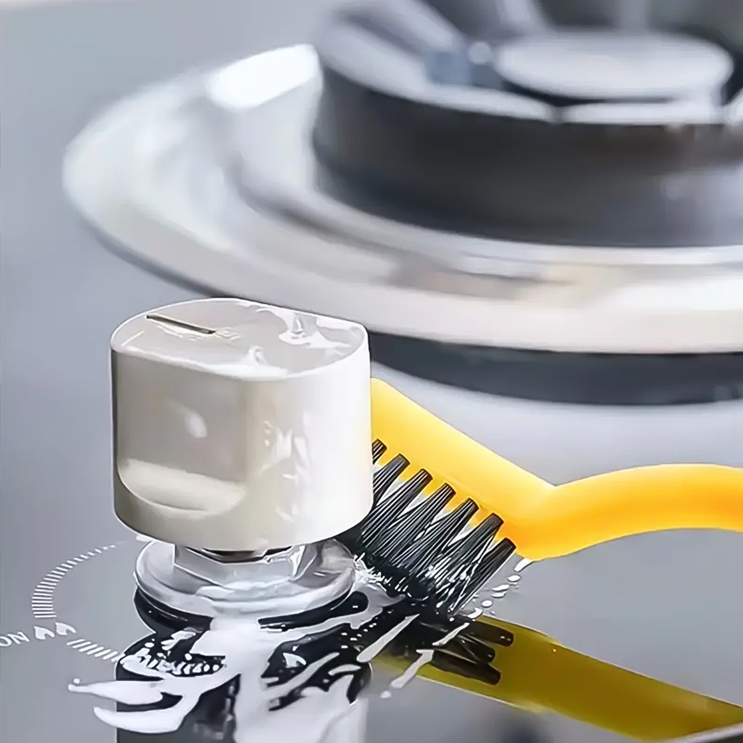 Detailed view of the durable bristles and sharp scraper tips for effective cleaning.