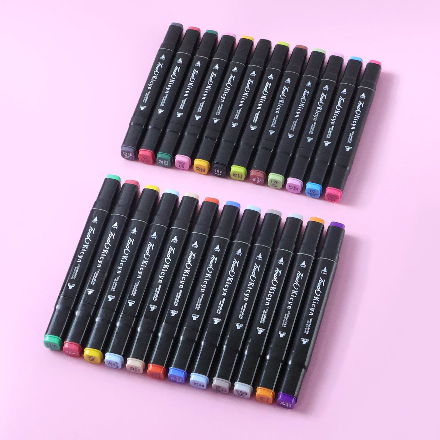 Portable sketch marker set with carrying pouch for artists