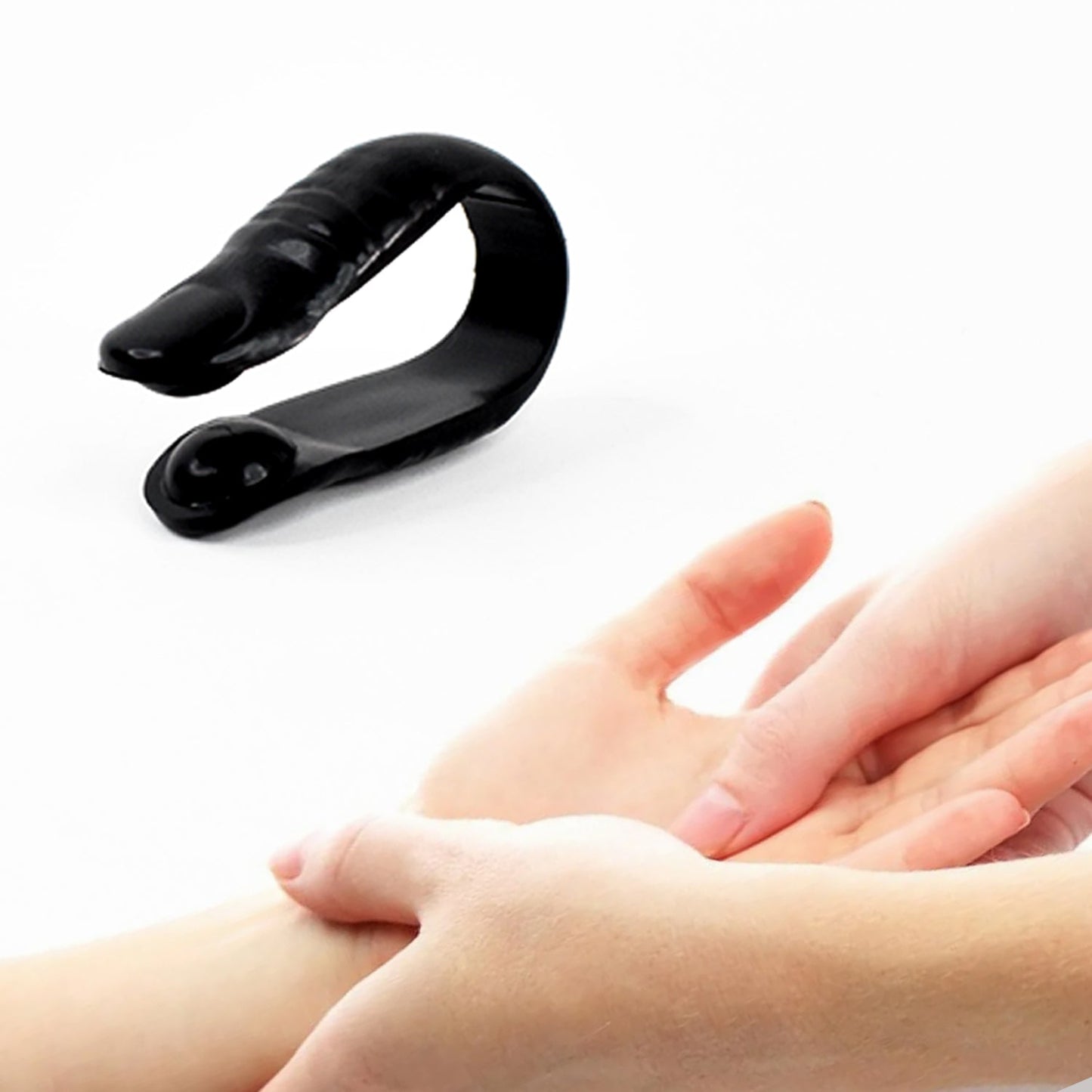 Person wearing LI4 Acupressure Clip to reduce migraine pain