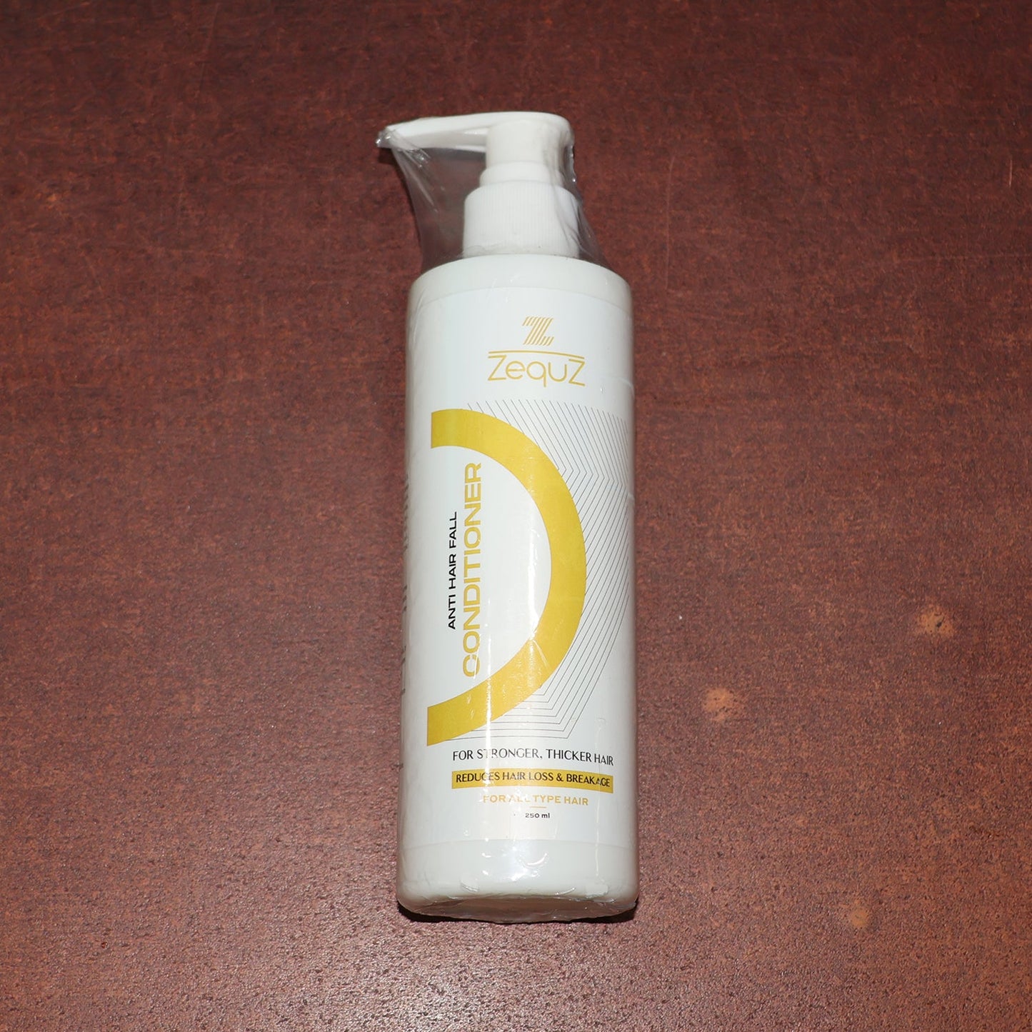 Applying anti hair fall conditioner to hair strands for detangling