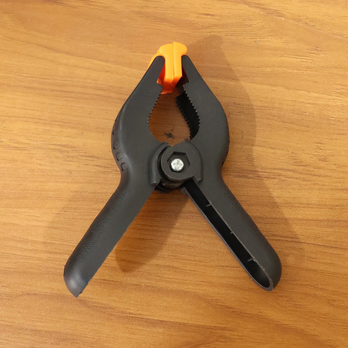 Workshop tool clamp applying firm grip on woodworking materials