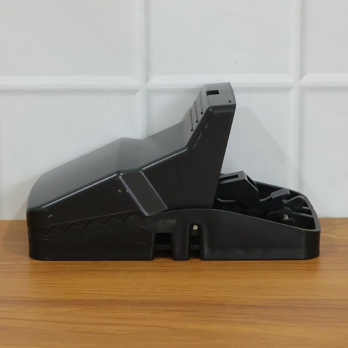 Durable plastic rodent trap for quick pest control