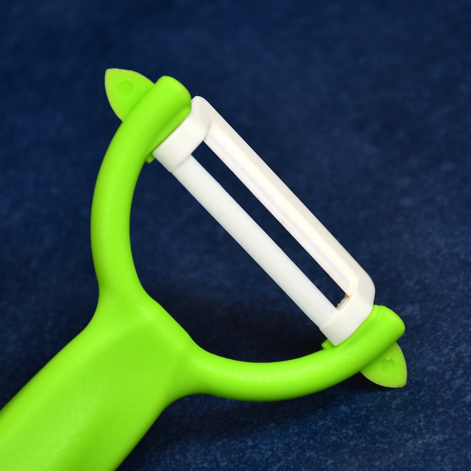 The complete Ceramic Knife Set, featuring a utility knife and a peeler, on a kitchen counter.