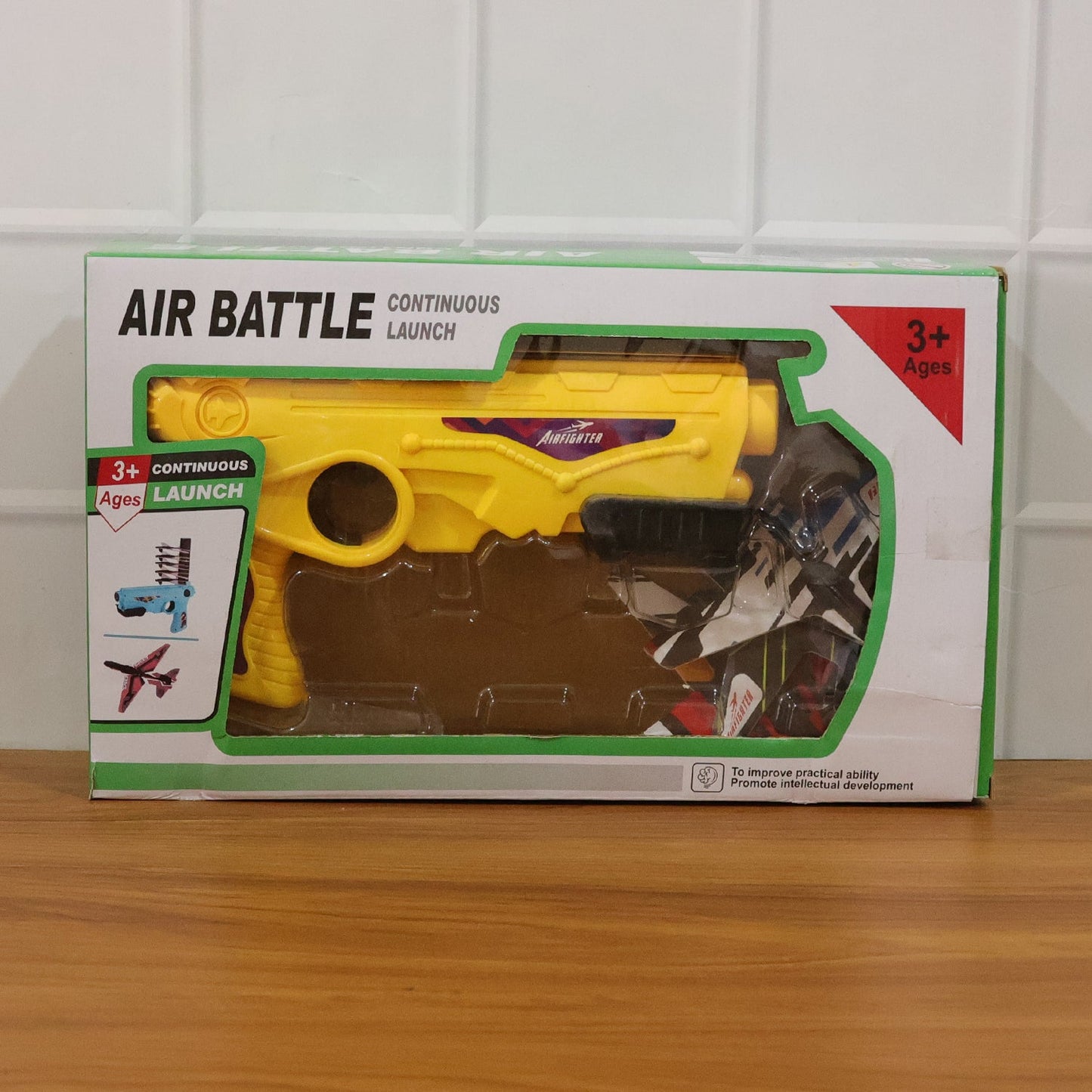 Manual plane launcher and foam gliders ready for throwing game