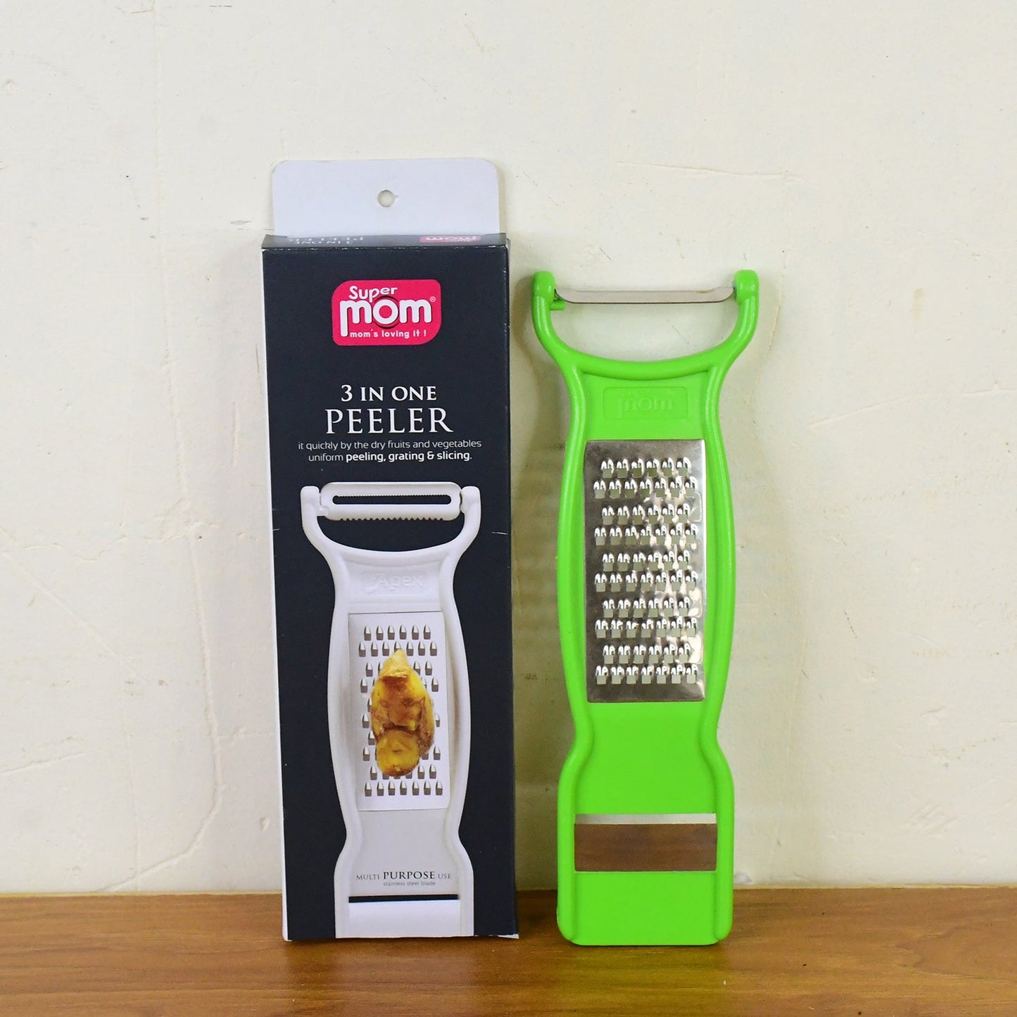 Compact stainless steel vegetable and fruit peeler ready for kitchen use