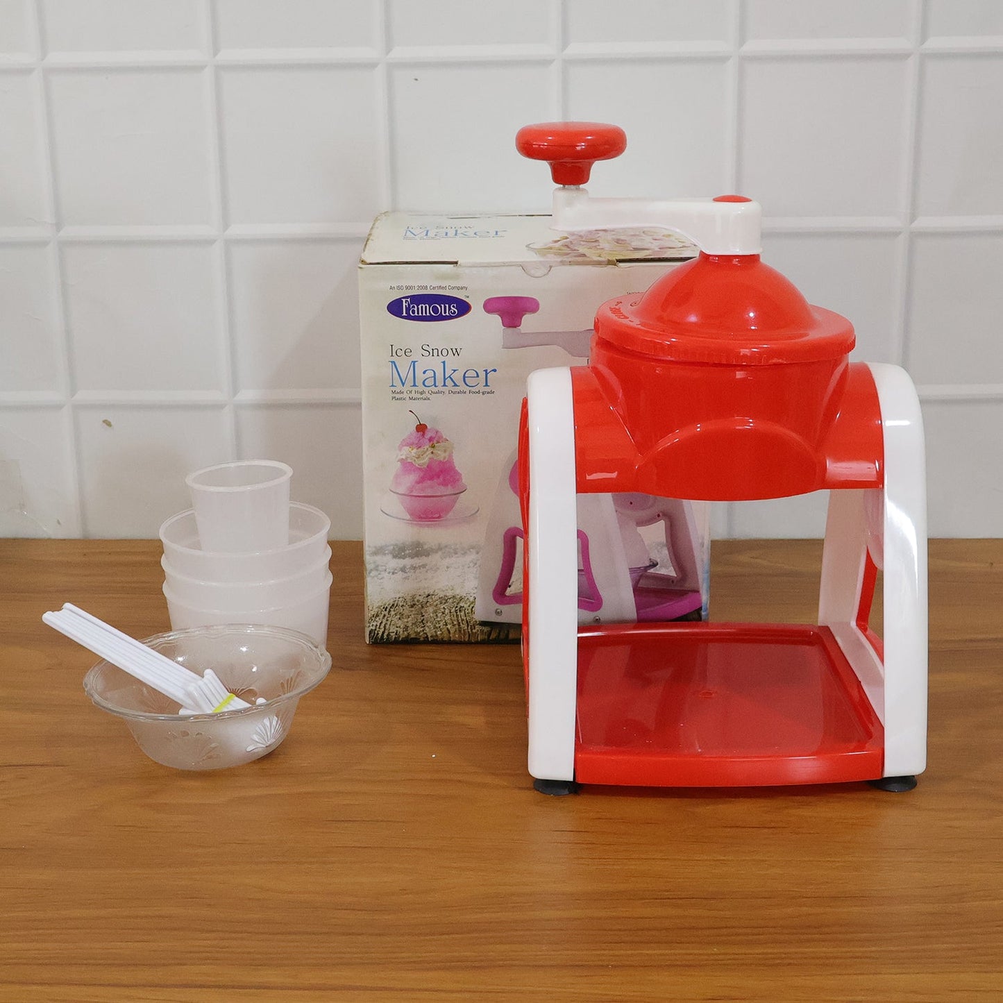 Compact and portable manual gola maker perfect for summer treats