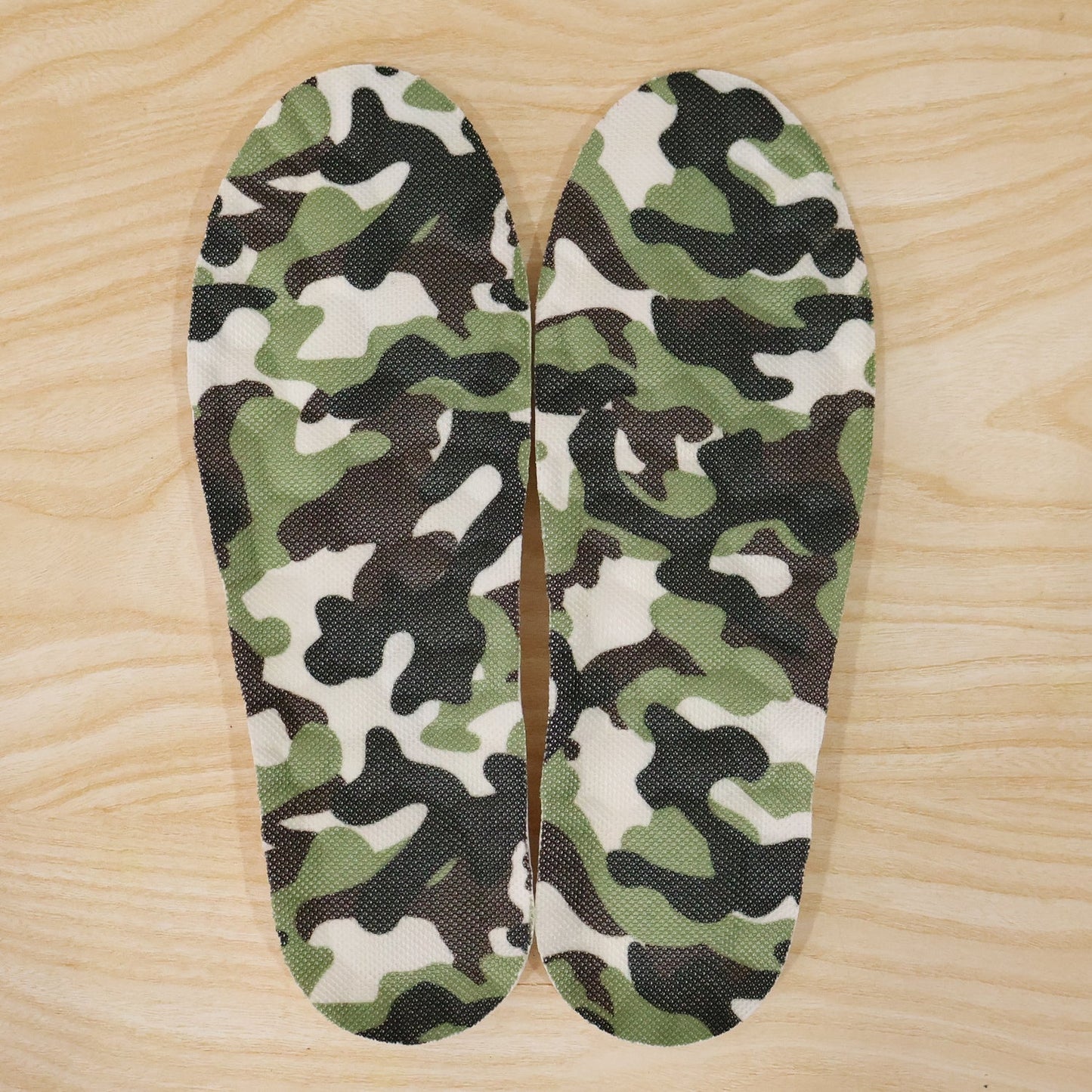 Lightweight cushioning insoles for shoes