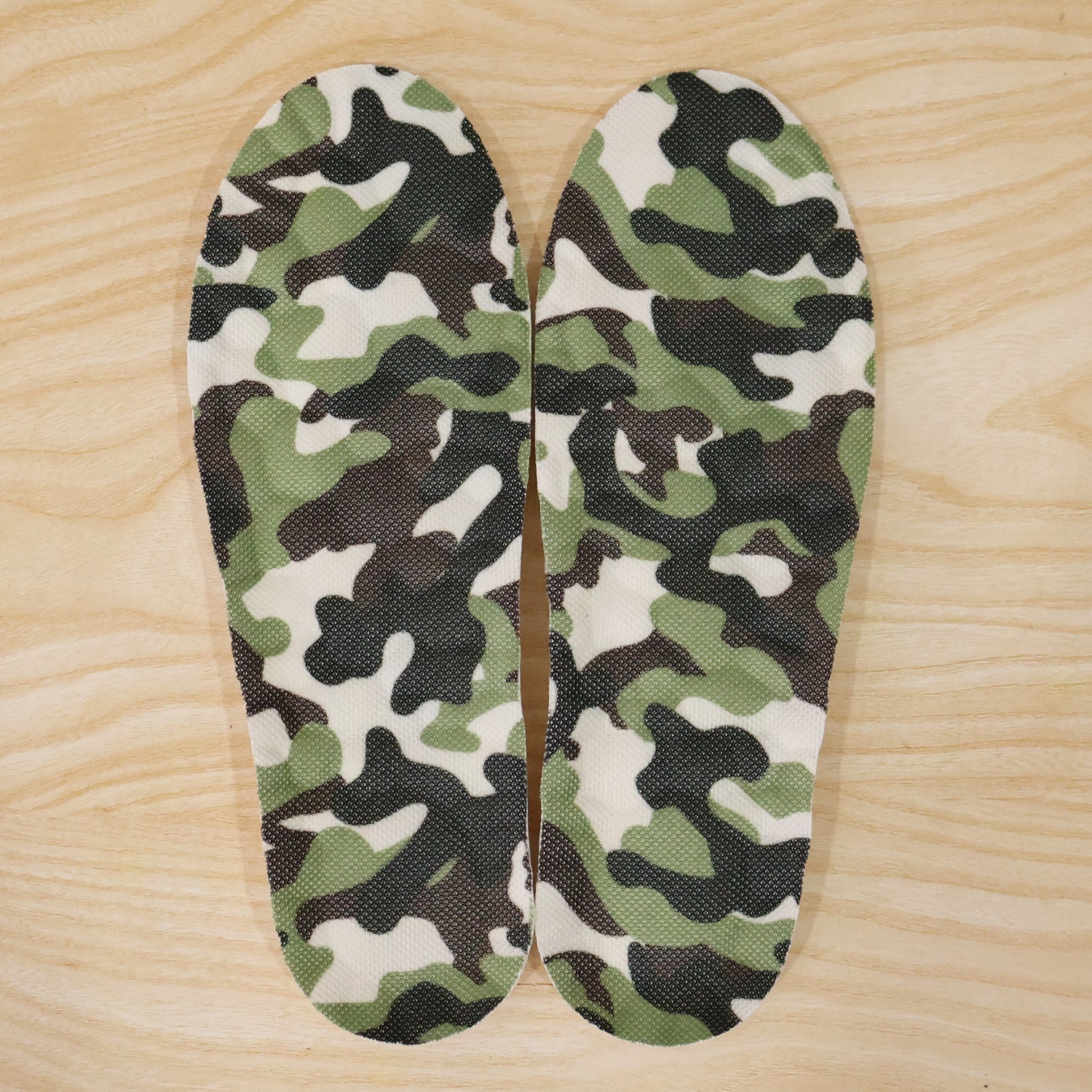 Lightweight cushioning insoles for shoes