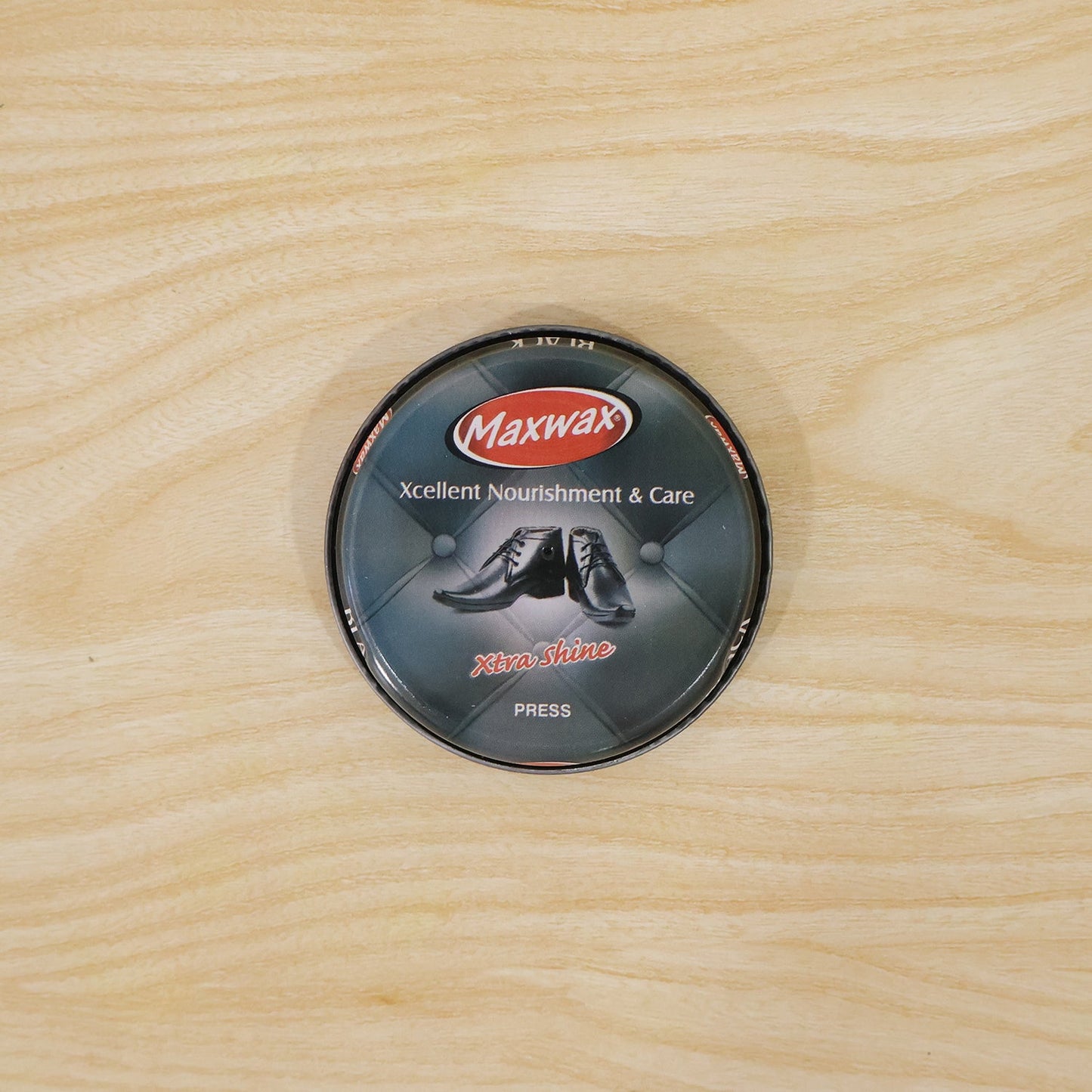 Footwear shine polish cream in compact packaging