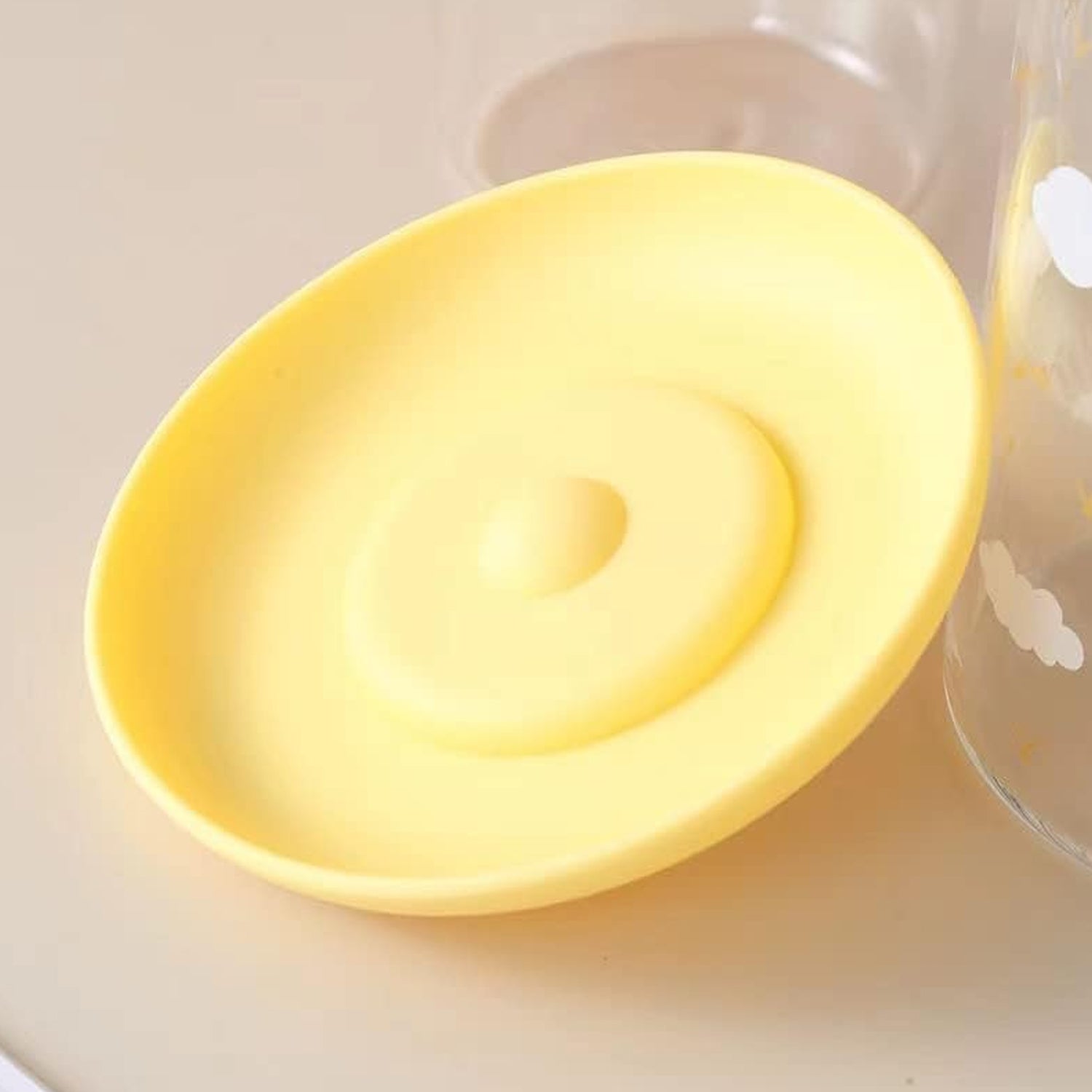 Portable Silicone Cup Lid ready for use, ideal for home, office, or travel.