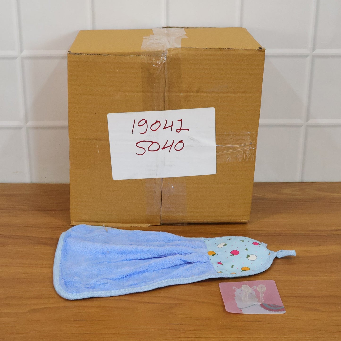 Towel dimensions and packaging details for microfiber hanging hand towel combo