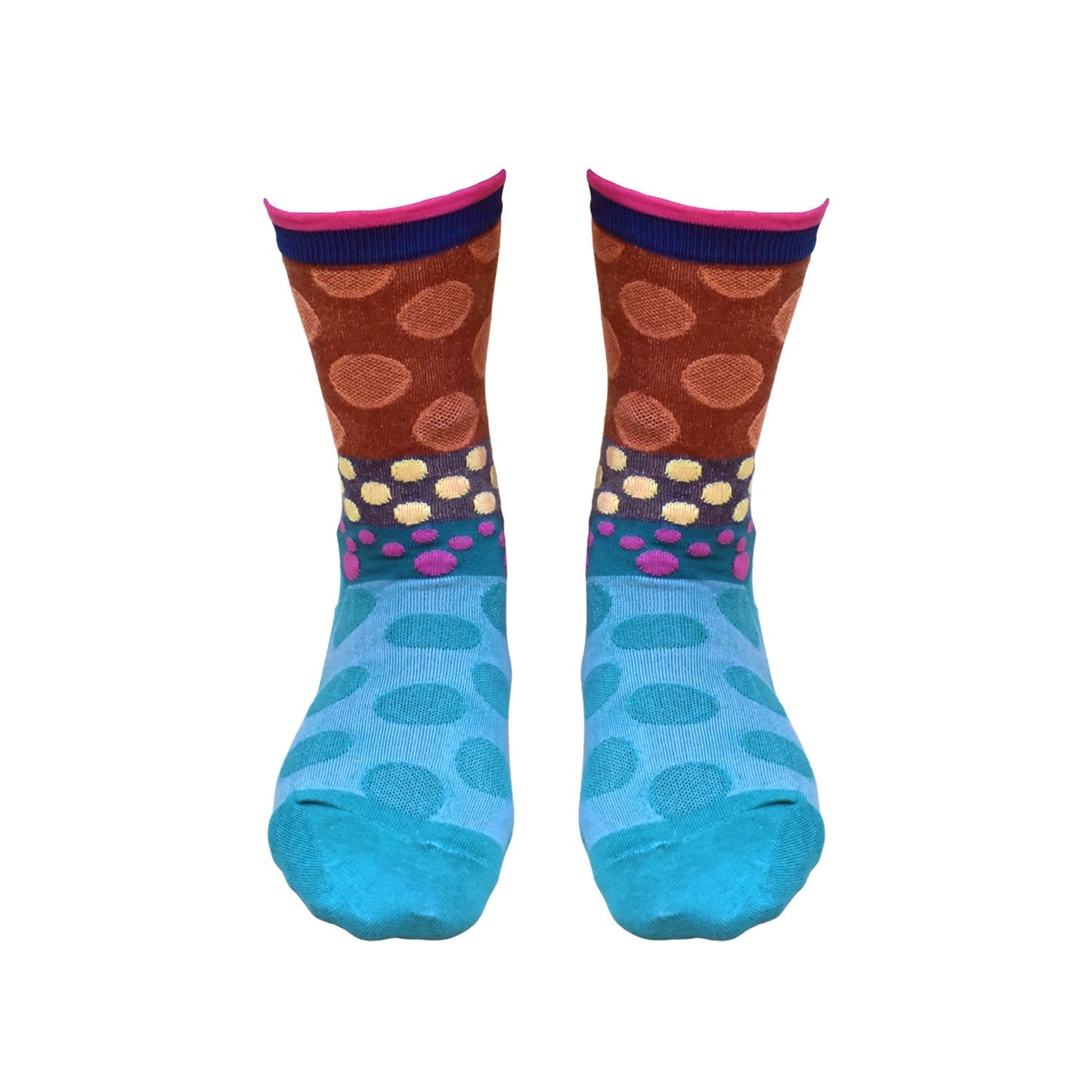 Stylish men's ankle length socks in a versatile shade, perfect for casual or active use.
