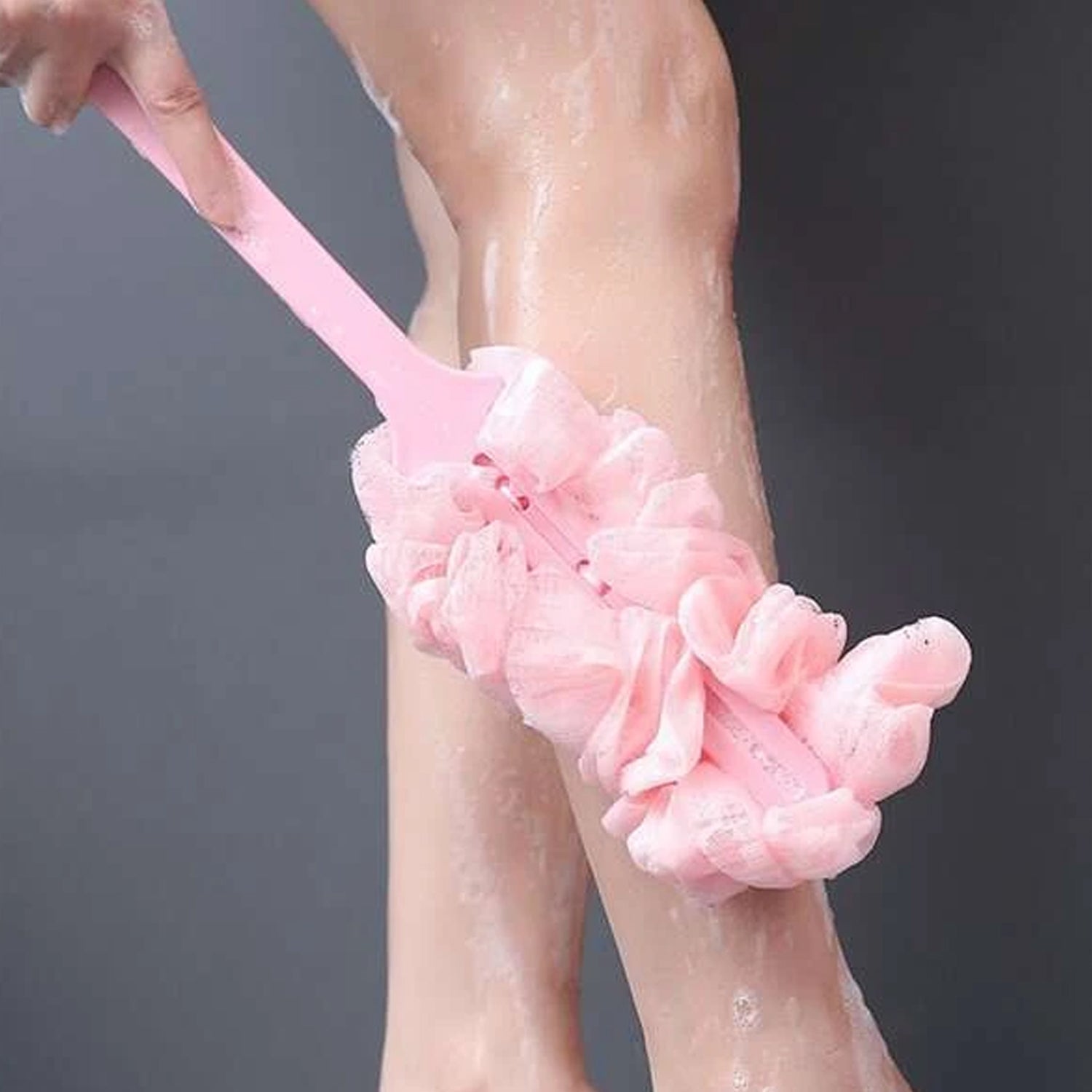 Unisex body bath brush with a long handle, suitable for men and women.
