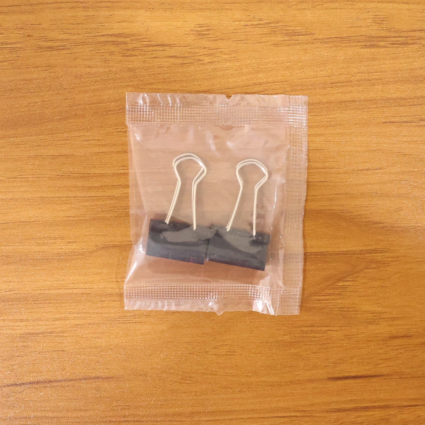 Set of sturdy paper holding metal binder clips