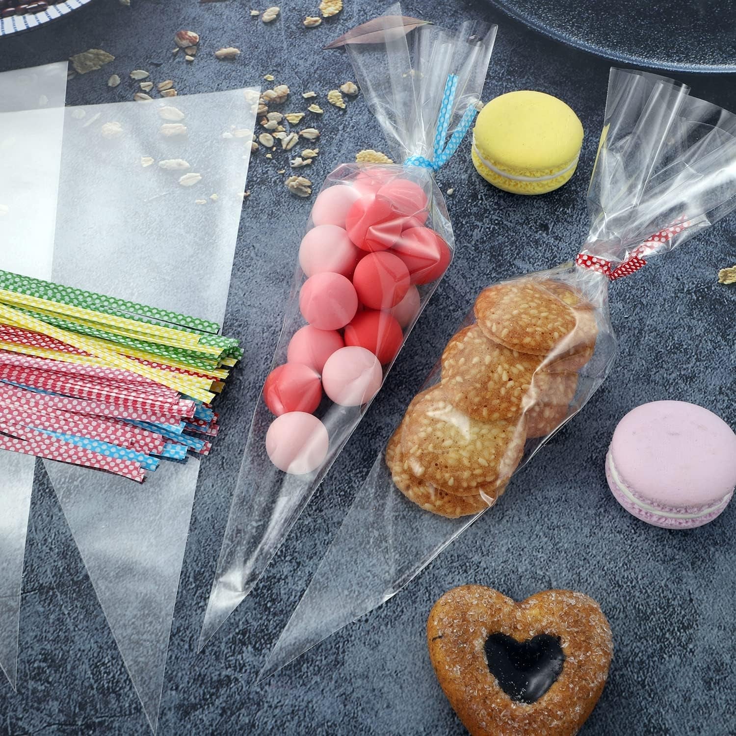High-quality disposable piping bags designed for cake decorating