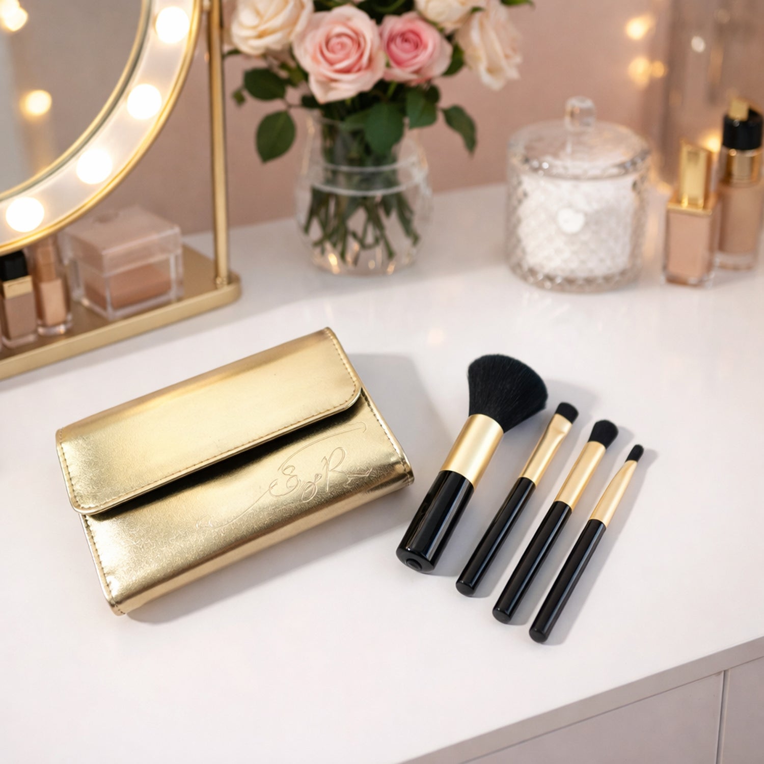 Eye makeup brush from portable makeup brush set for blending