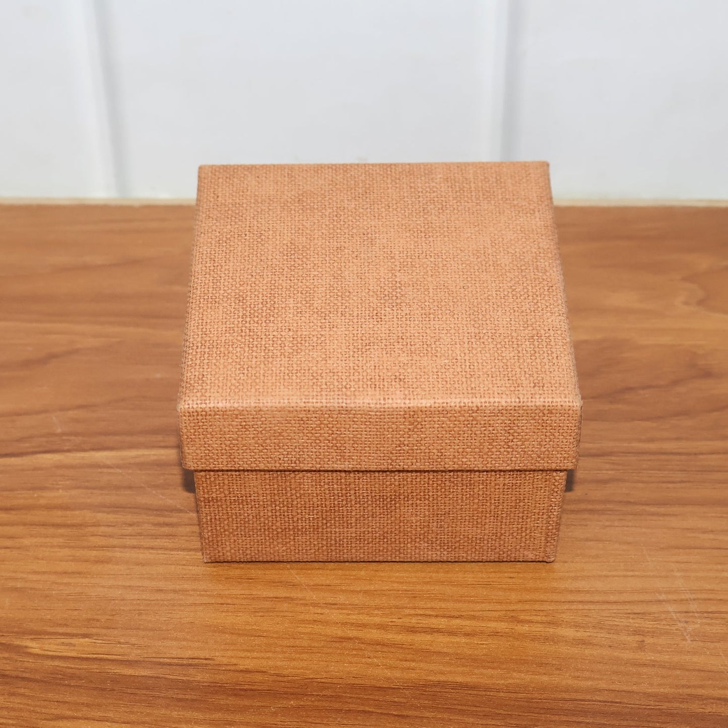 Small jewellery display and storage box with soft cushion