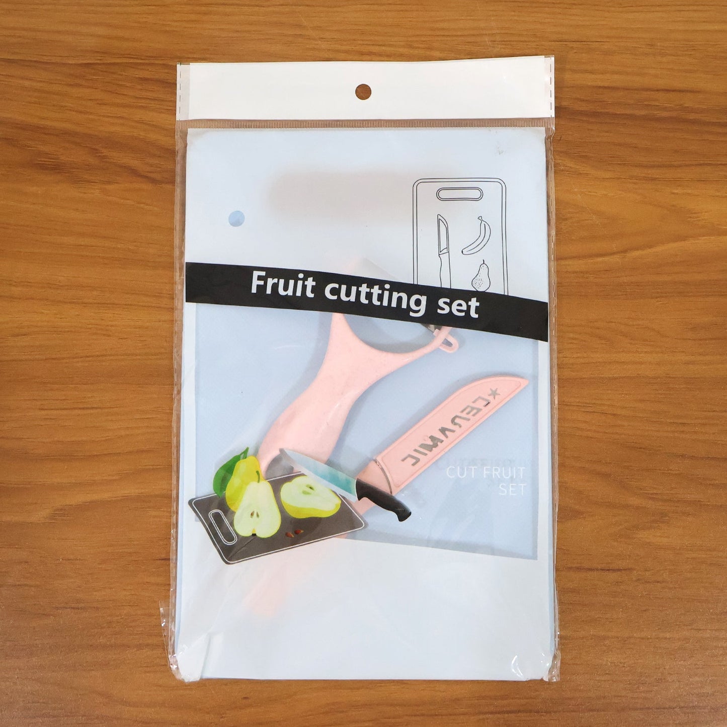 Protective blade cover for knife included in vegetable cutting set