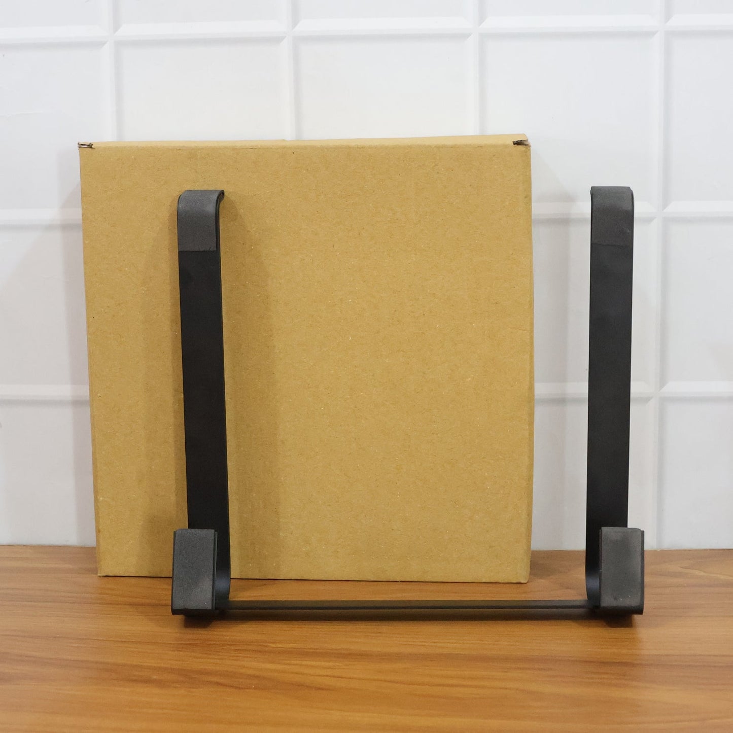 Stable desktop laptop rack with fixed ergonomic height
