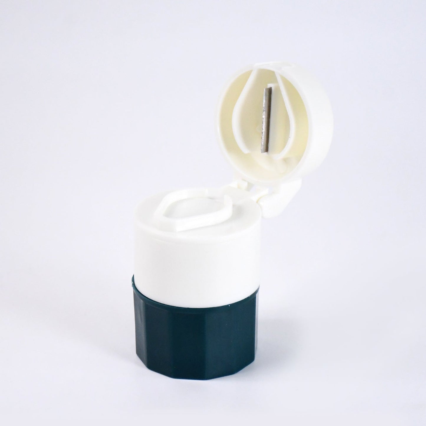 CrushXpert pill crusher and cutter with compact design