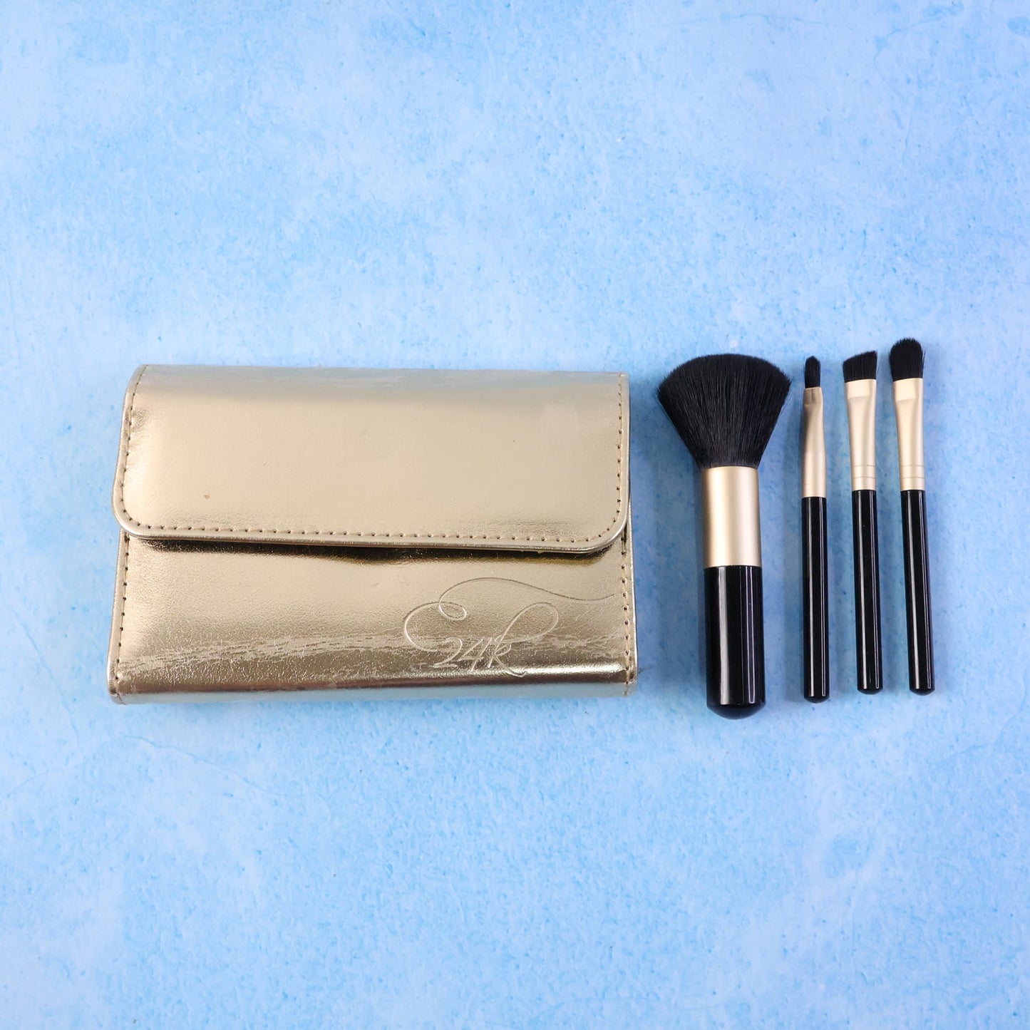 Compact and travel-friendly makeup brush set with storage pouch