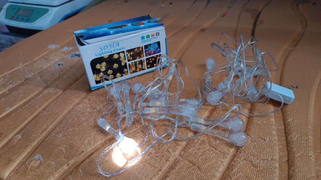 Packaging of the crystal water drop LED string lights.