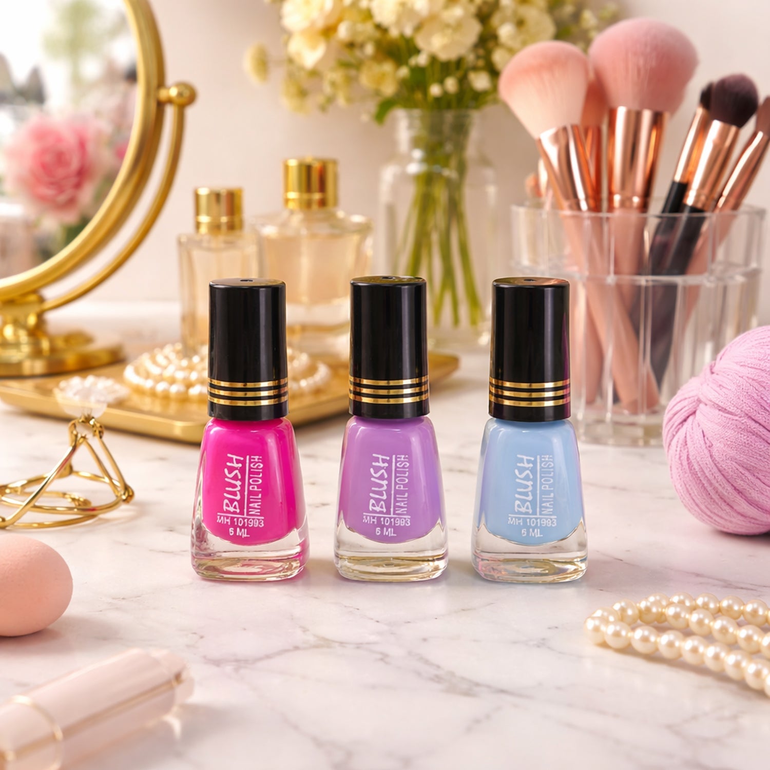 Random shade mini matte nail polish with sparkling glitter effect