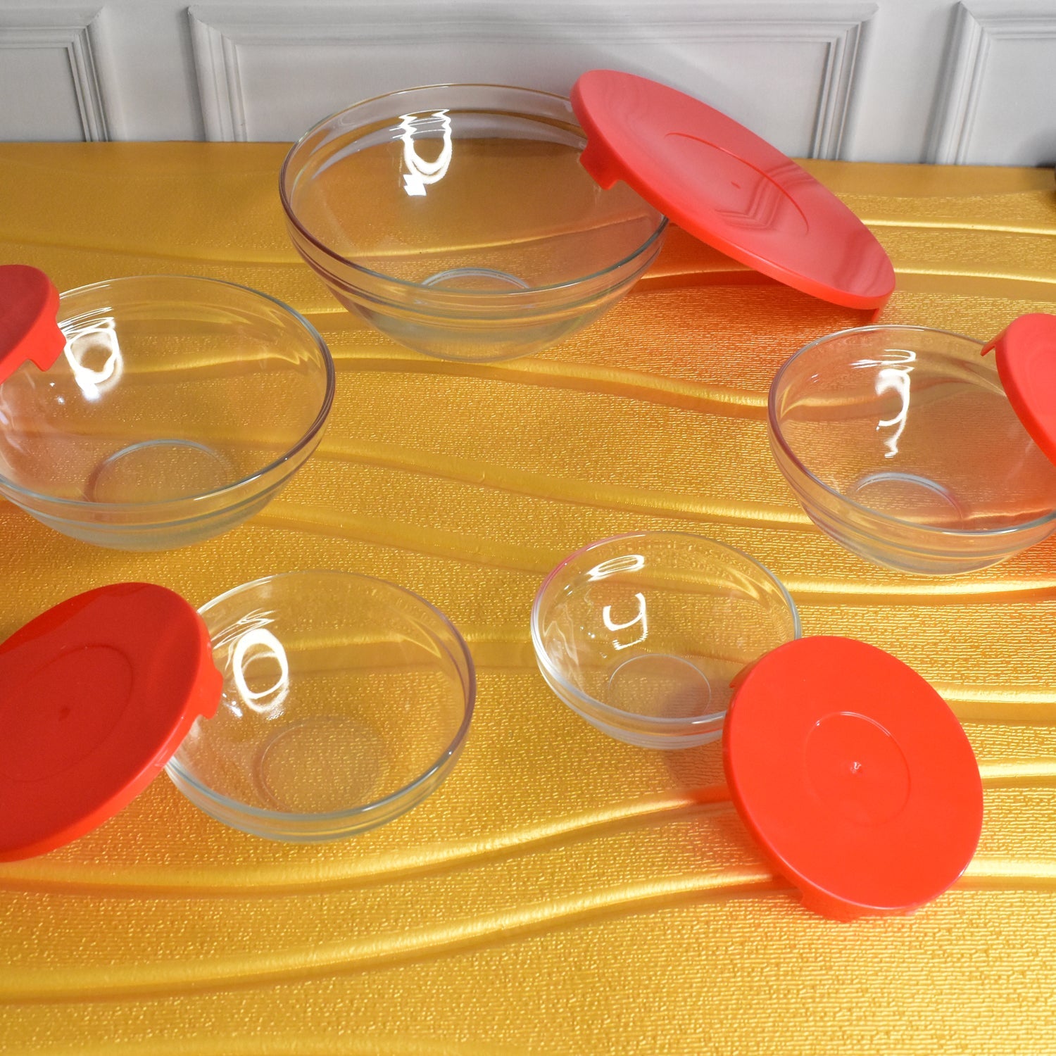 A glass bowl from the Organivo set filled with fresh salad, ready for serving or storage.