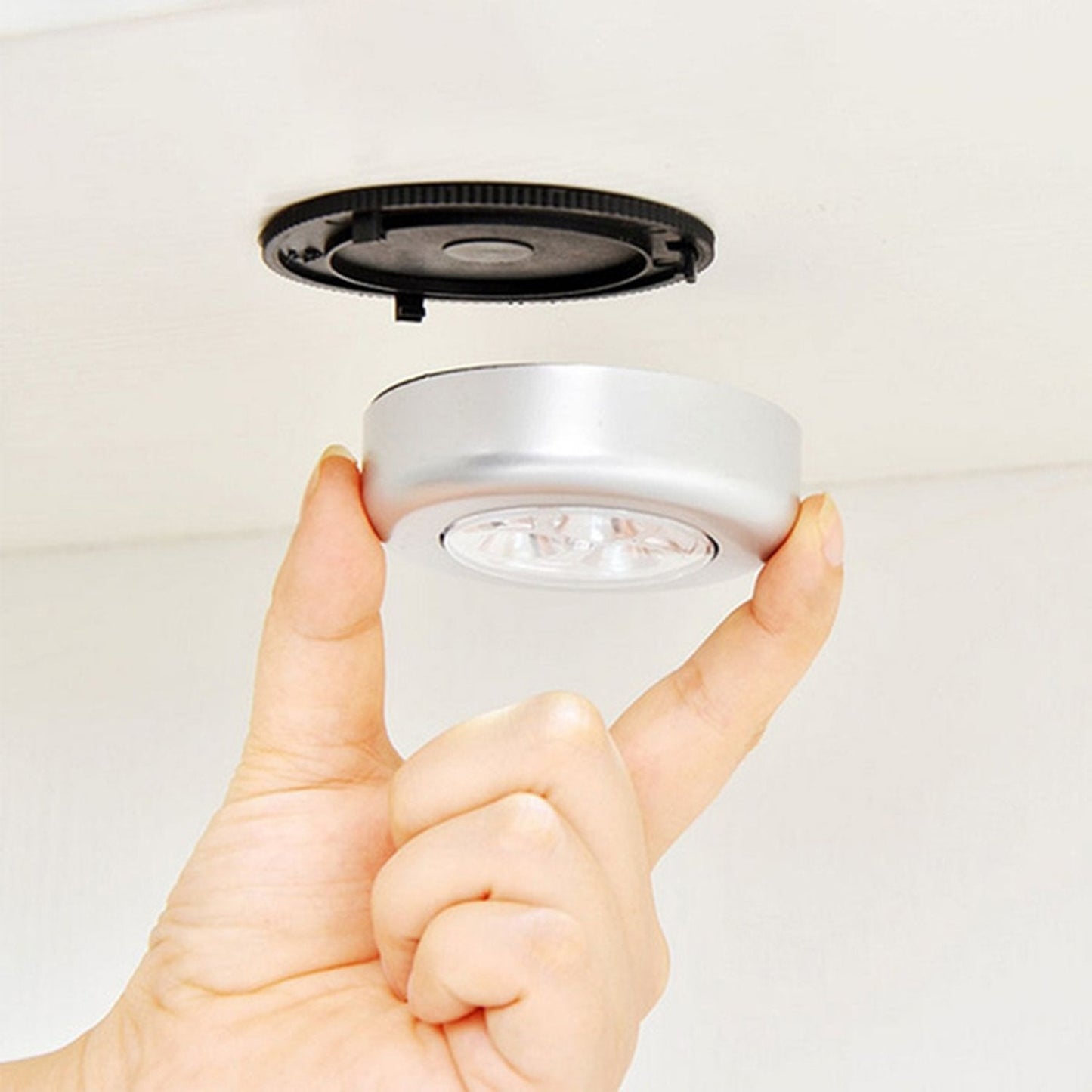 Side view of the energy-efficient cordless LED touch lamp.