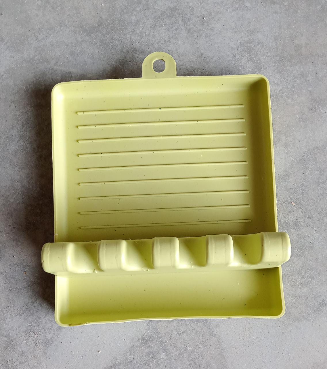 Easy-to-clean kitchen utensil rest, ideal for everyday cooking.