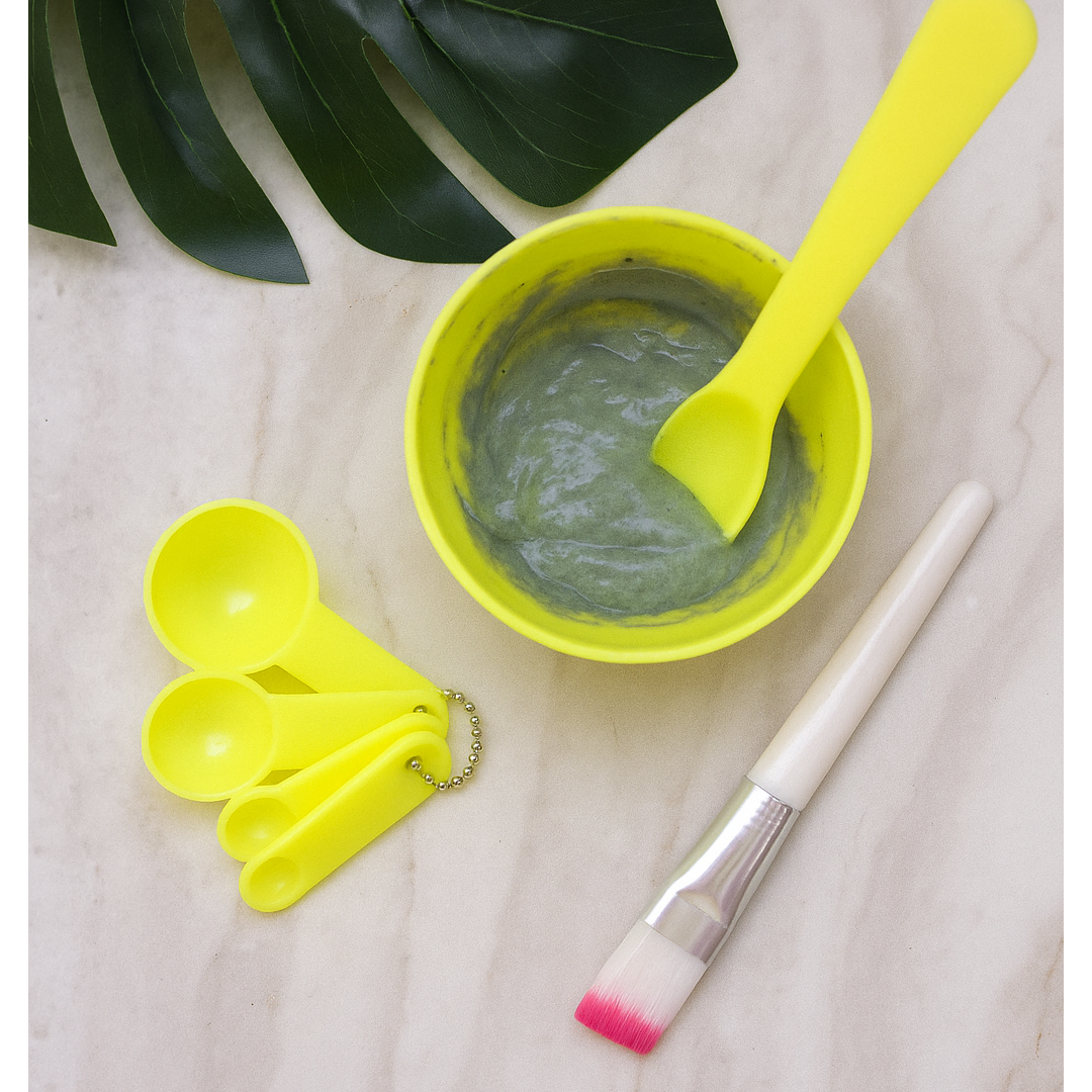 Compact design of the facial mask bowl set, ideal for travel.