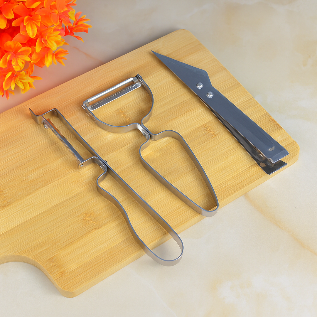 Multifunctional vegetable peeler and grater set in kitchen use