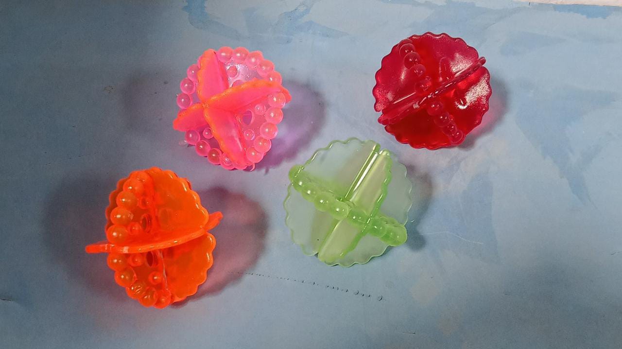 Packaging of 4 Detergent-Free Laundry Balls, ideal for Indian homes.