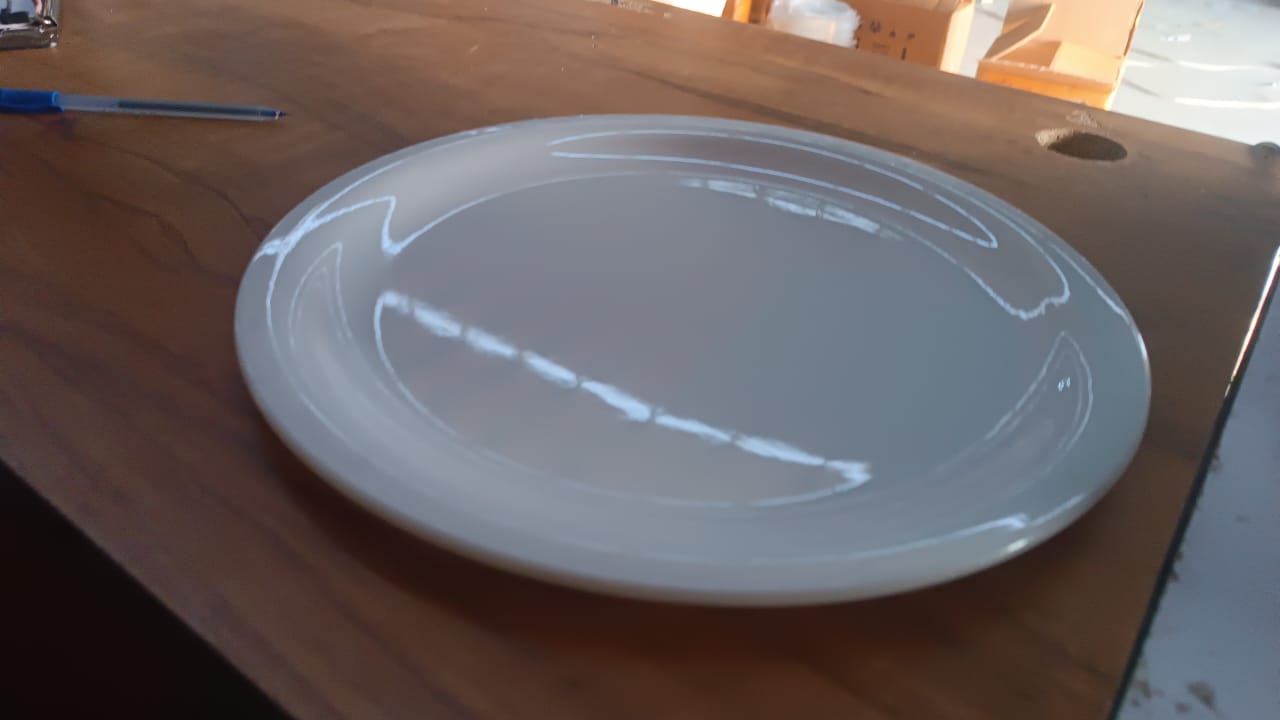 Lightweight 30 cm round dinner plate, perfect for everyday dining