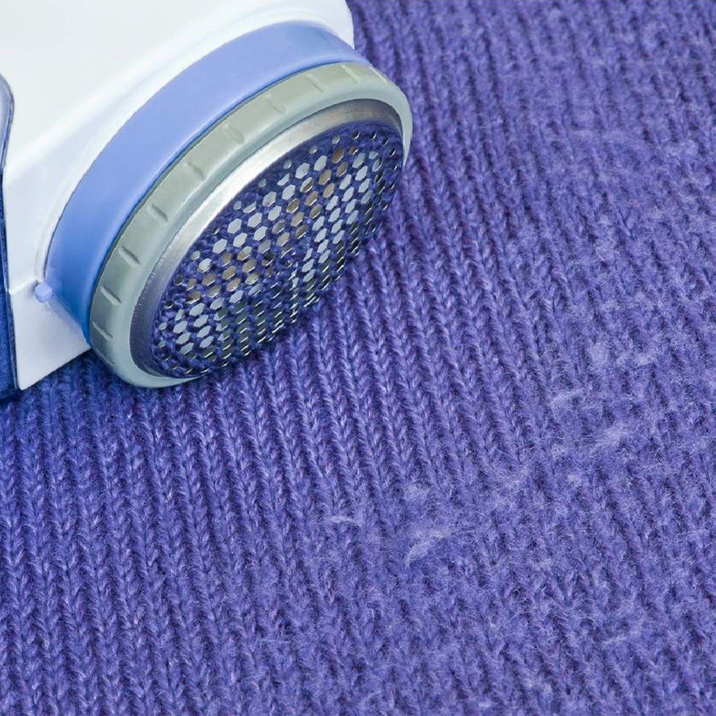 Efficient pilling remover showcasing its design for smooth lint removal.