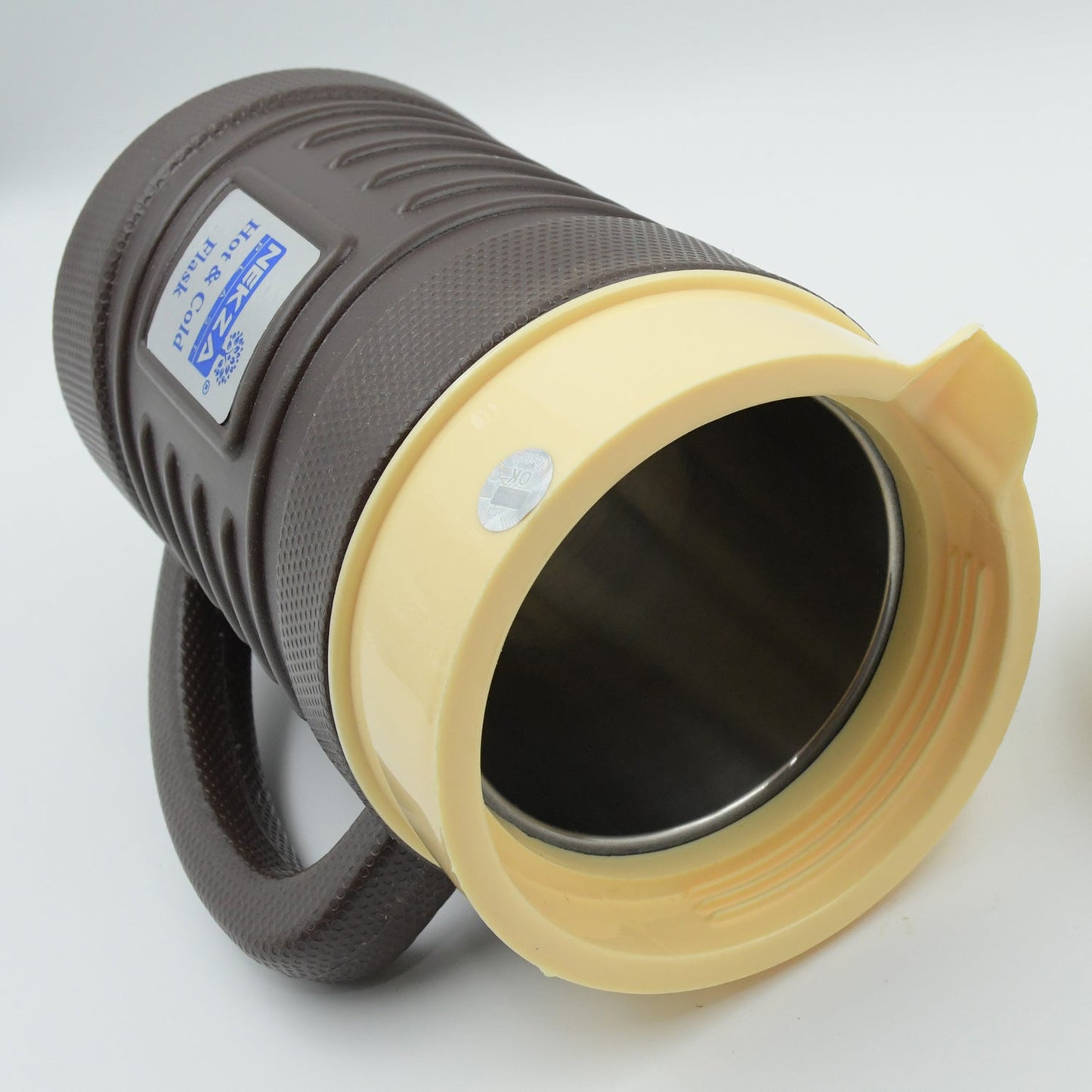 Top view of the nekza thermos flask with its leakproof lid removed.