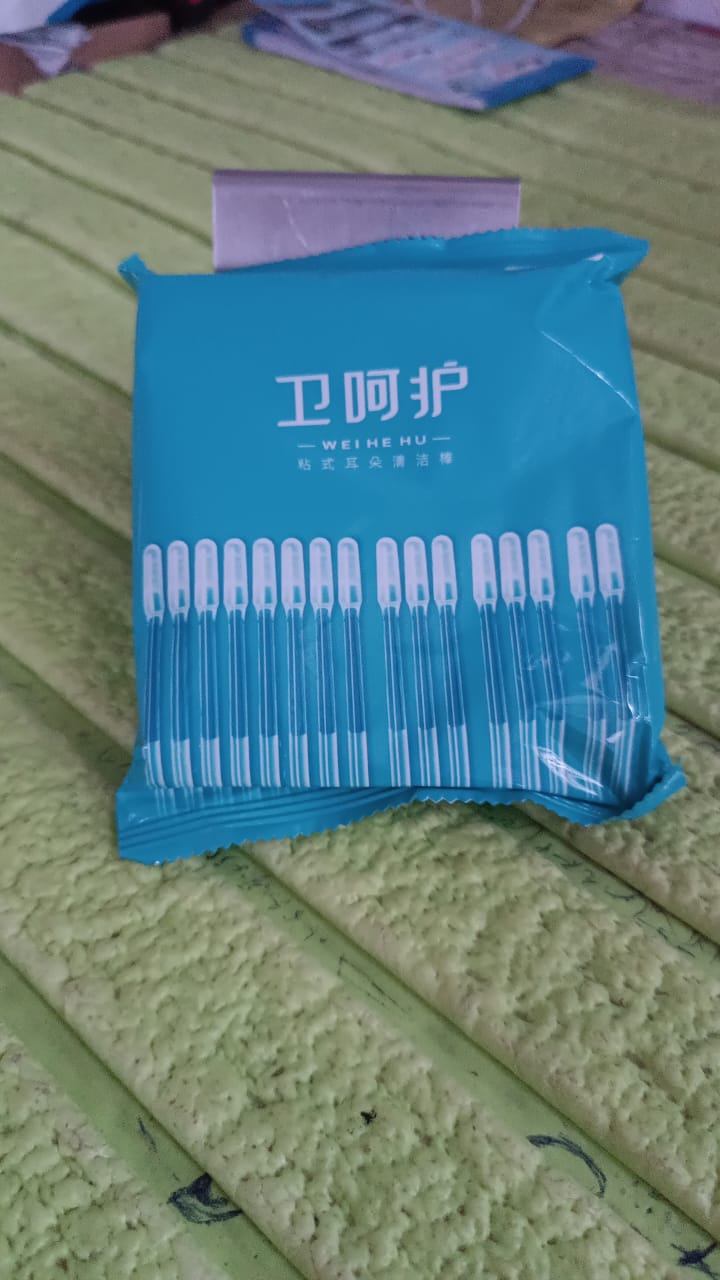 Complete 12-piece set of Arrive Kit silicone ear cleaning tools.
