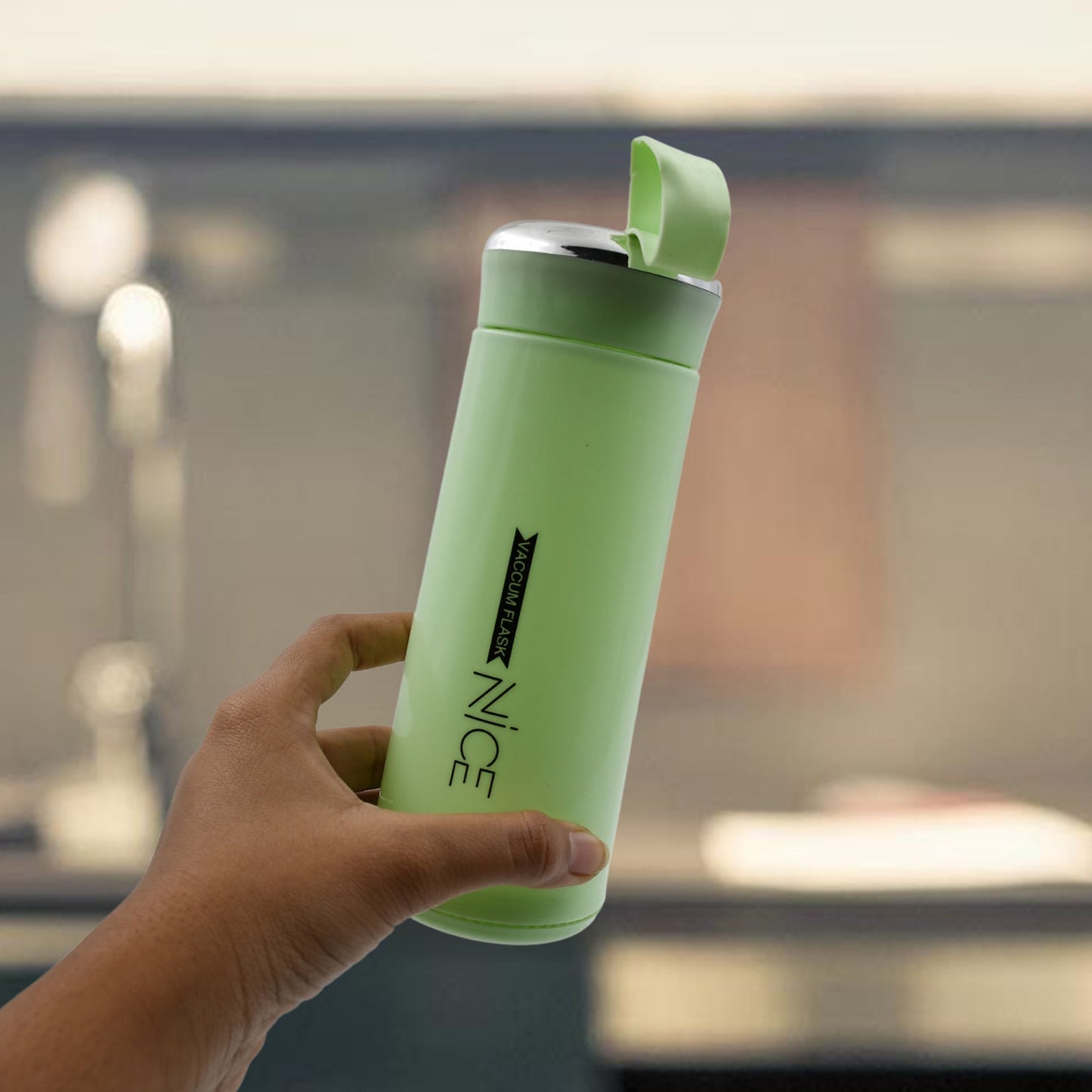 Sport water bottle made from borosilicate glass suitable for hot and cold drinks
