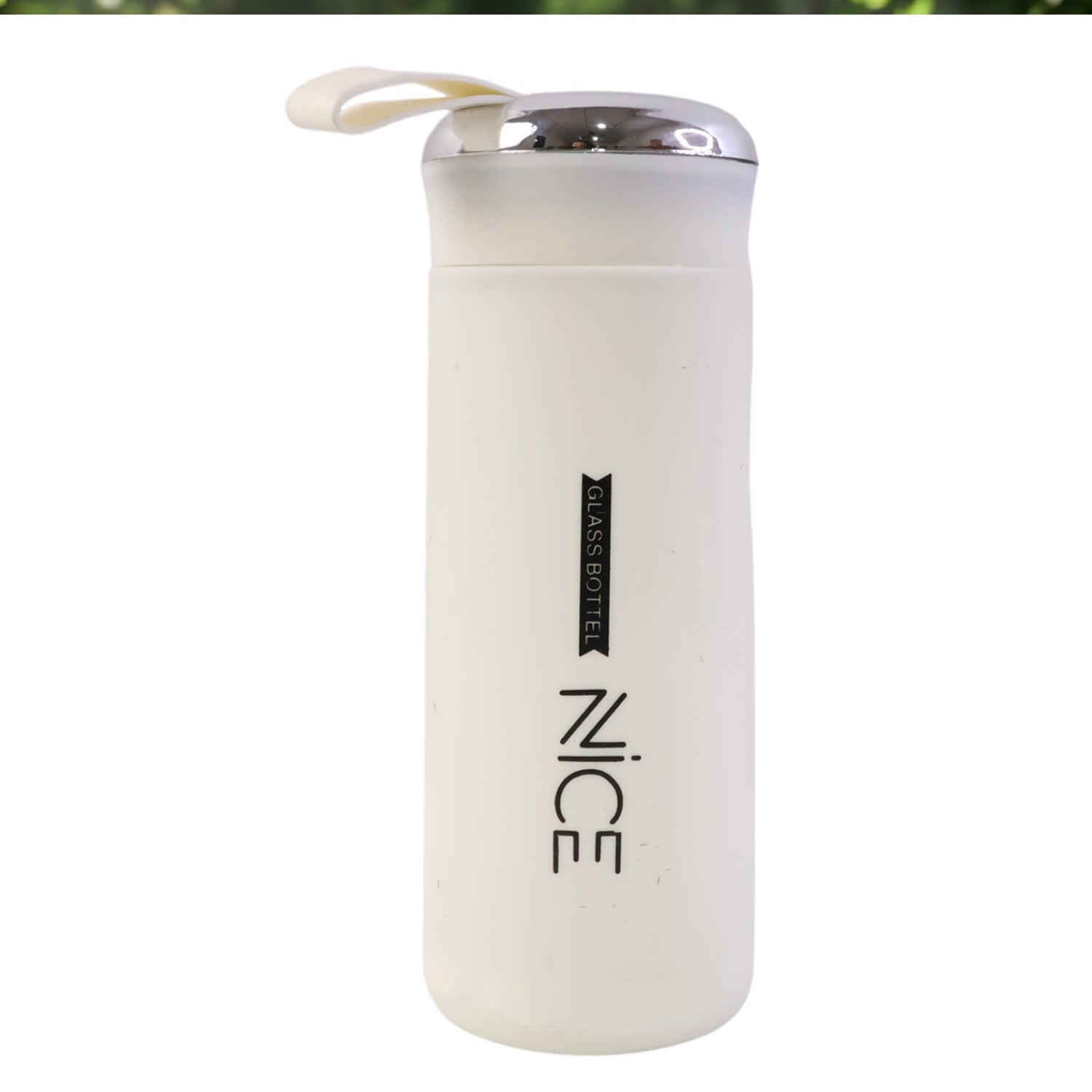 Glass water bottle suited for gym and office hydration