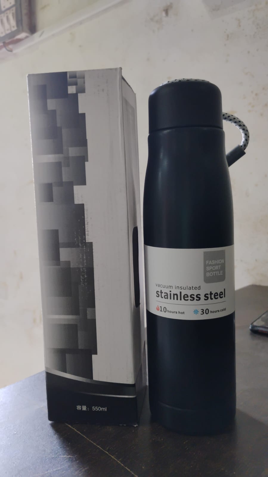 Side view of vacuum insulated 550ML stainless steel water bottle with powder coat